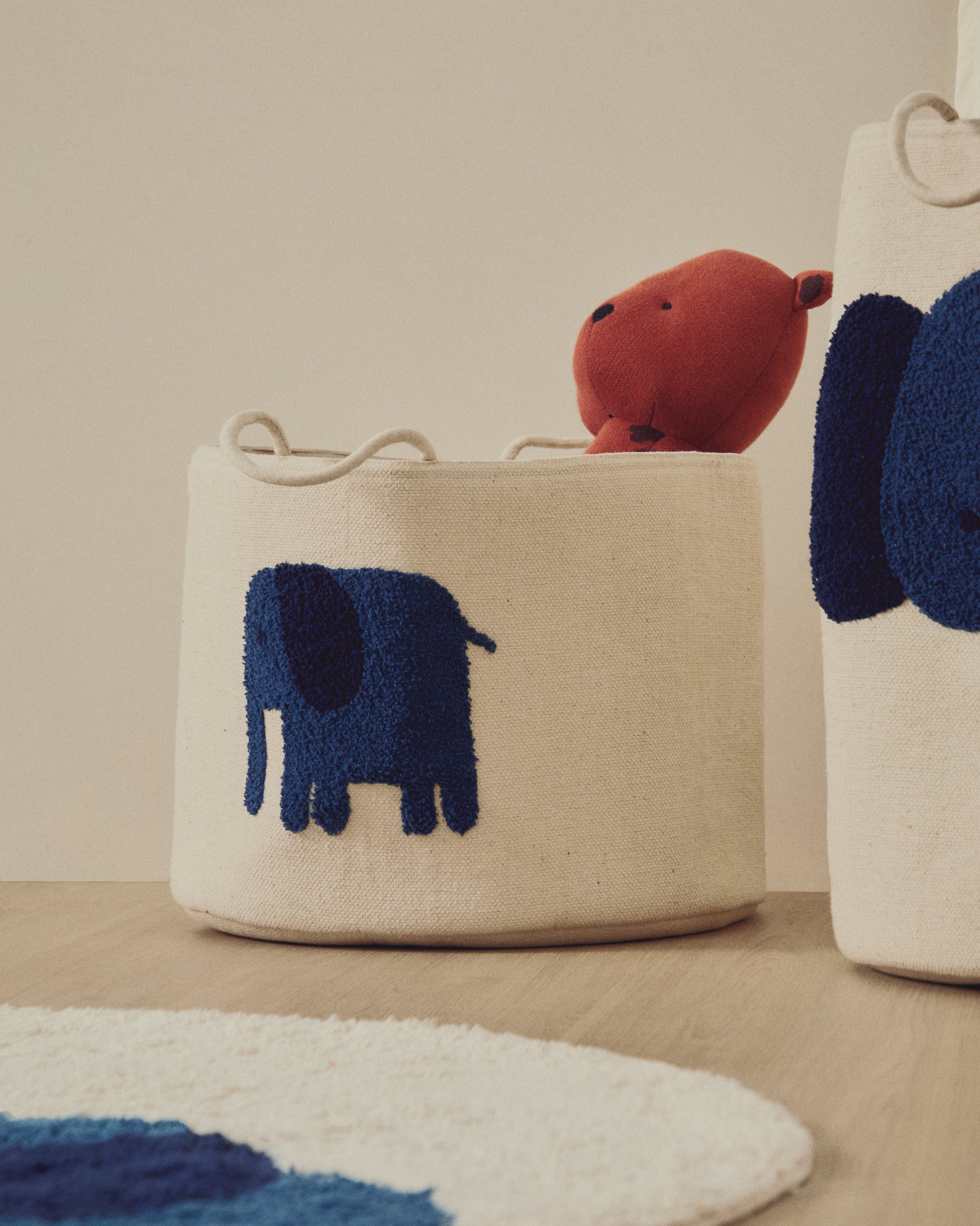 Tandani beige cotton basket with blue elephant 30cm - Lifestyle