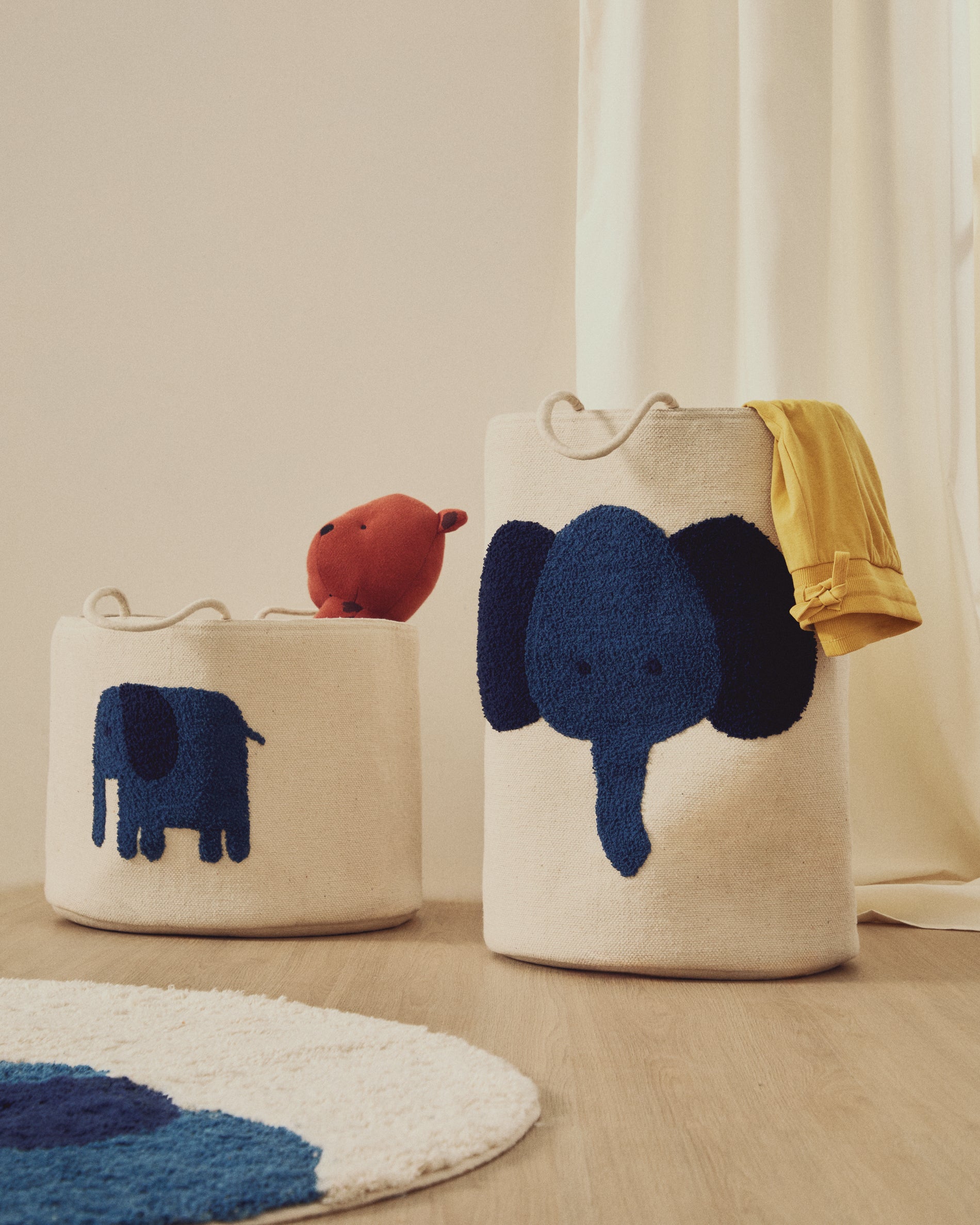 Tandani beige cotton basket with blue elephant 50cm - Lifestyle