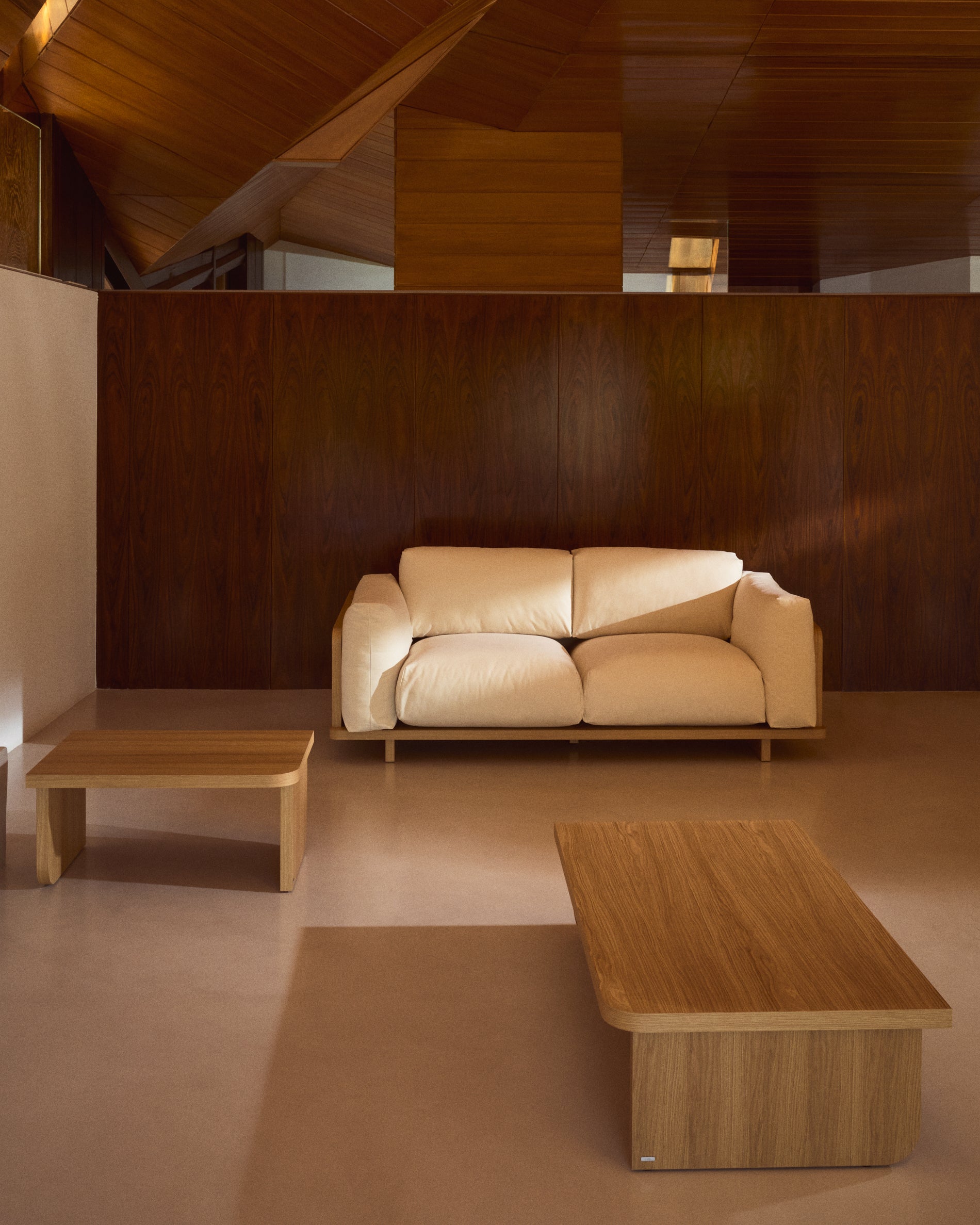 Oaq coffee table in oak wood veneer with natural finish, 140 x 75 cm FSC Mix Credit - Lifestyle