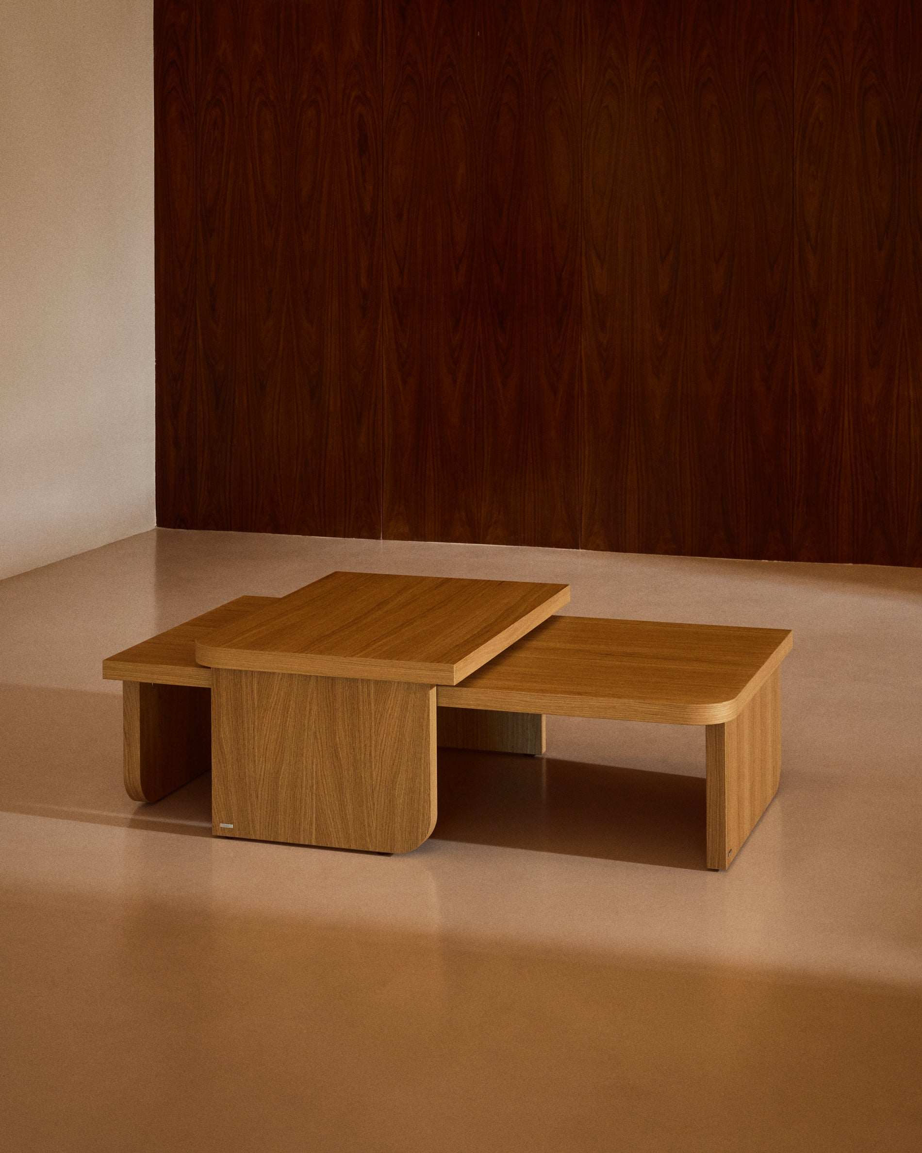 Oaq set of 2 coffee tables in oak wood veneer with natural finish FSC Mix Credit - Lifestyle