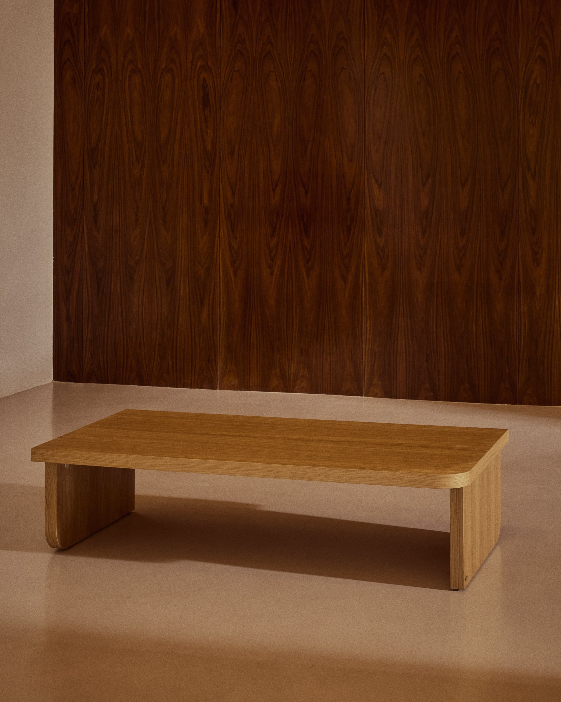 Oaq coffee table in oak wood veneer with natural finish, 140 x 75 cm FSC Mix Credit - Lifestyle