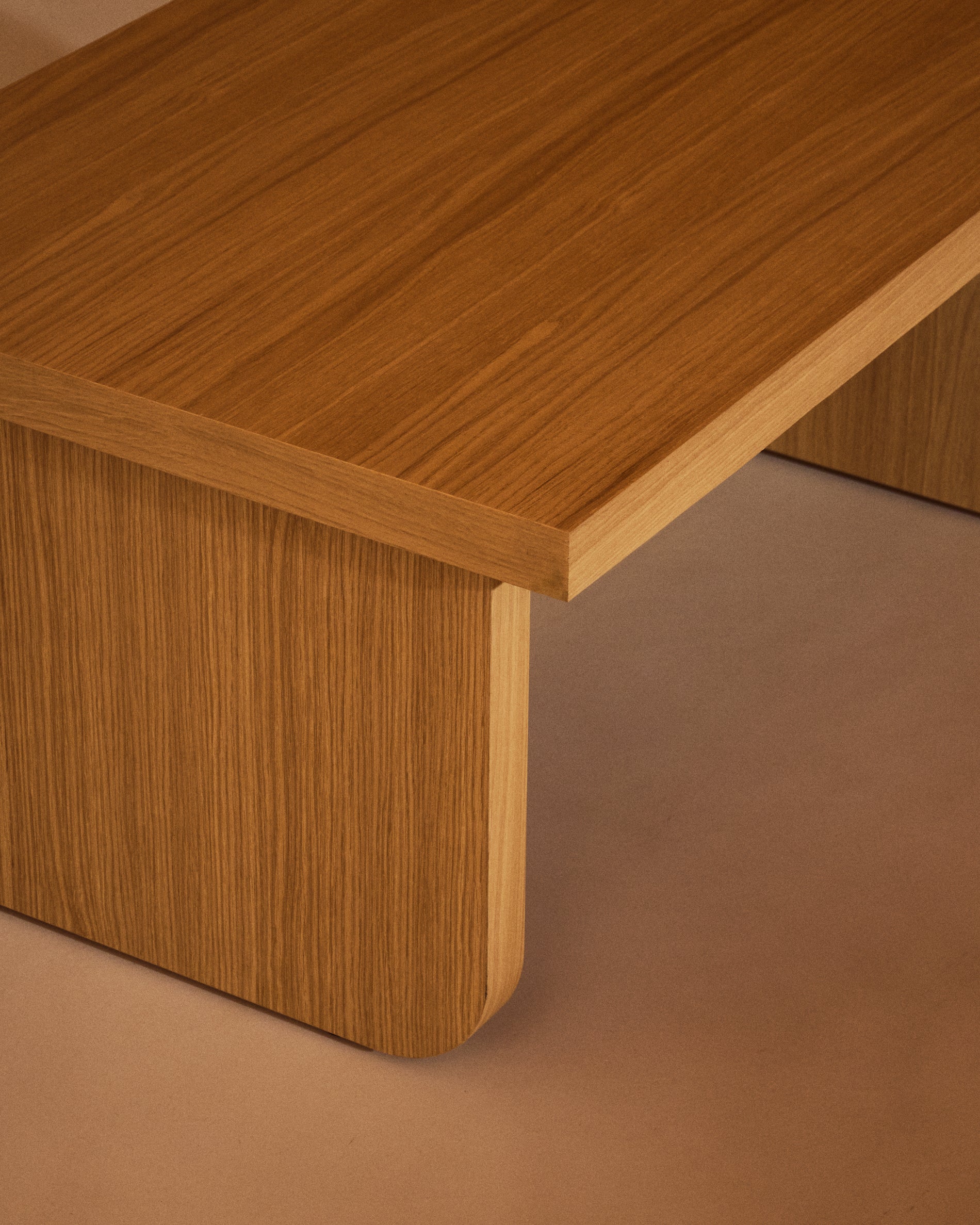 Oaq coffee table in oak wood veneer with natural finish, 89 x 62 cm FSC Mix Credit - Lifestyle
