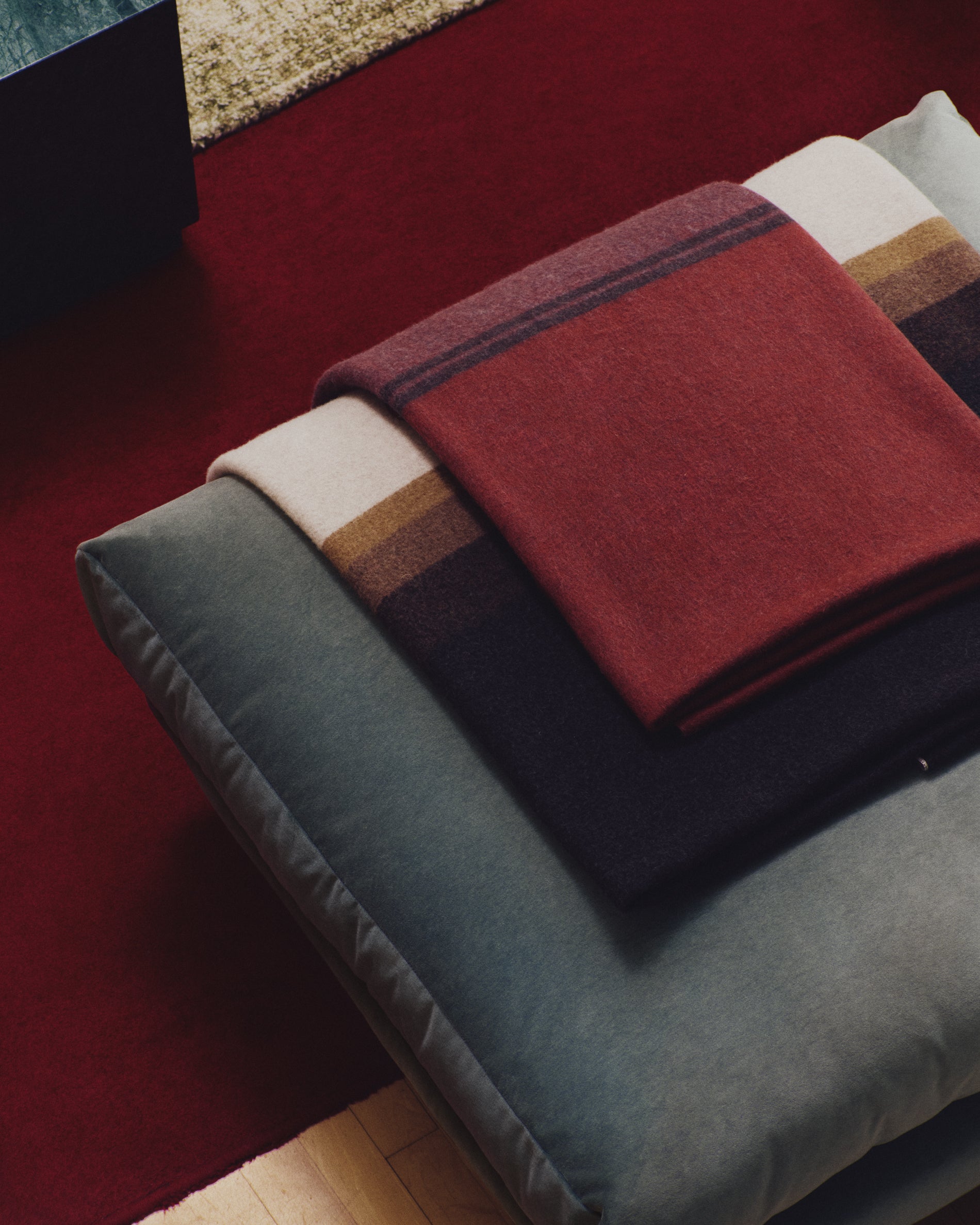 Zunara multicoloured double-sided wool blend blanket with fringing 170 x 130cm - Lifestyle