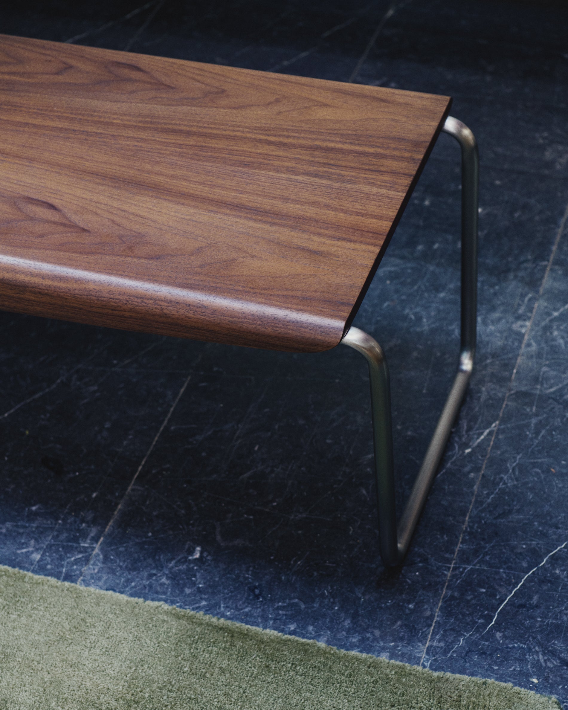 Tarsel bench in walnut veneer with brushed stainless steel structure 142cm - Lifestyle
