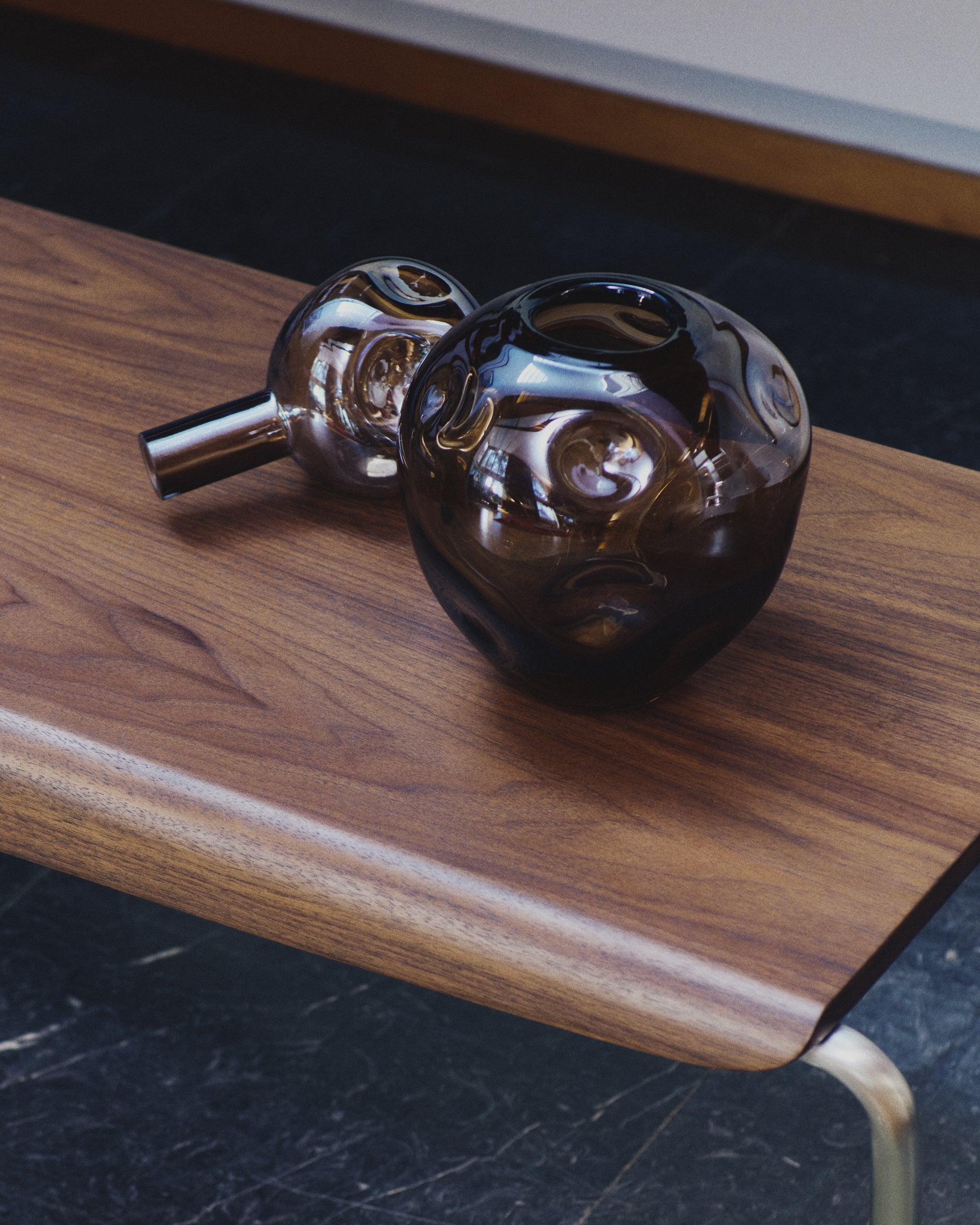 Olivet brown glass vase 30 cm - Lifestyle