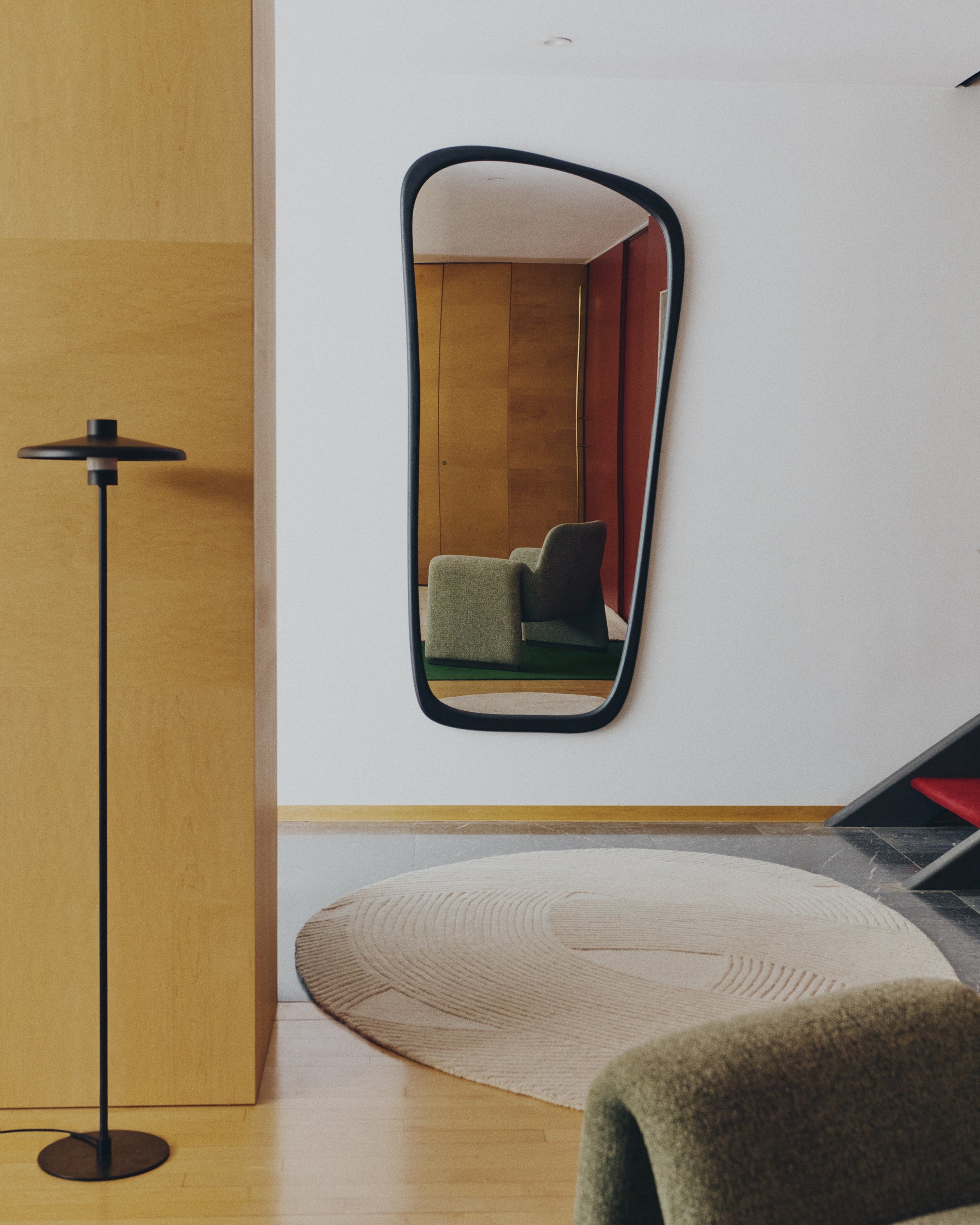 Alura black teak wood mirror 94.5 x 192cm FSC 100% - Lifestyle