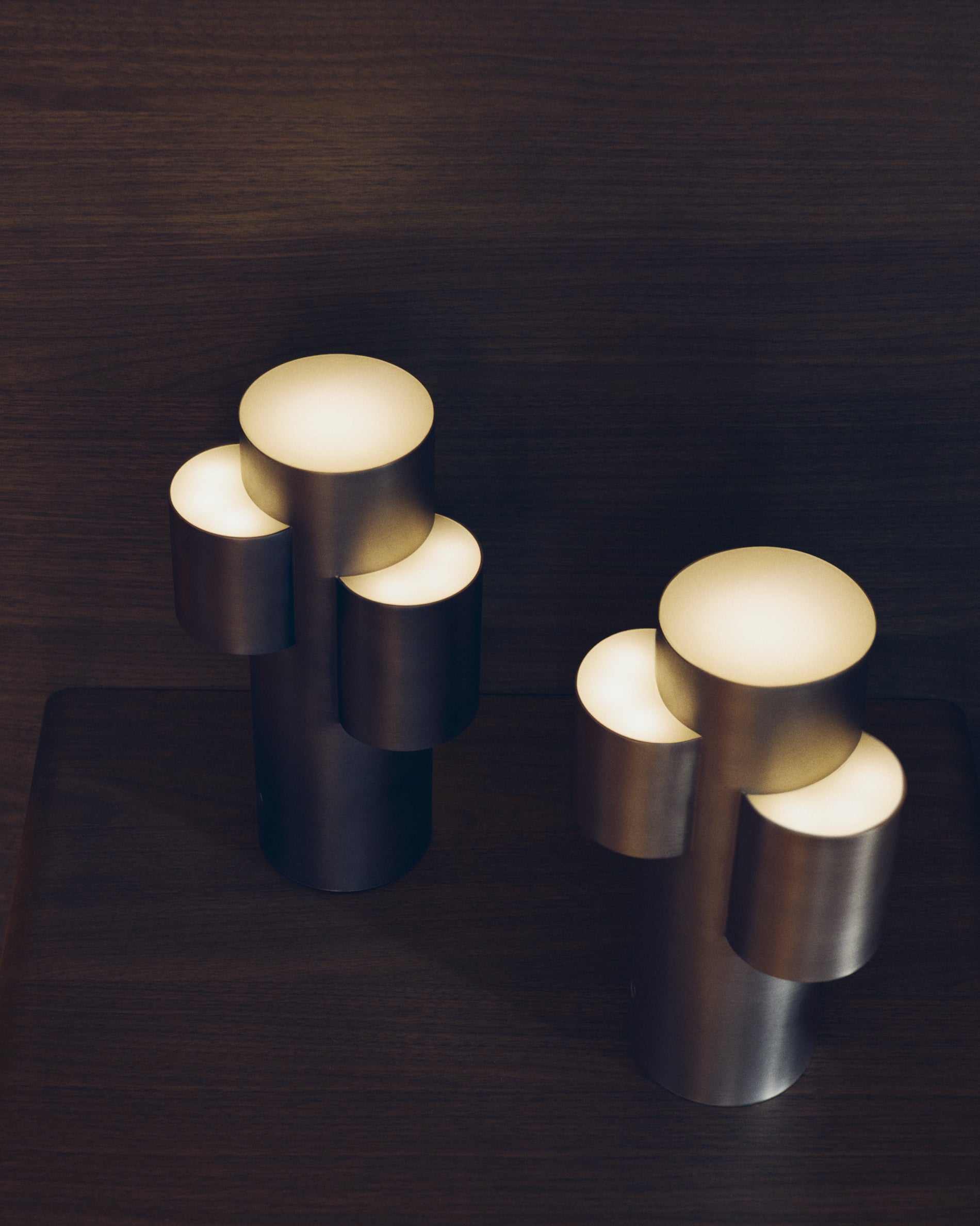 Adrina portable LED table lamp in light grey metal with brushed finish - Lifestyle