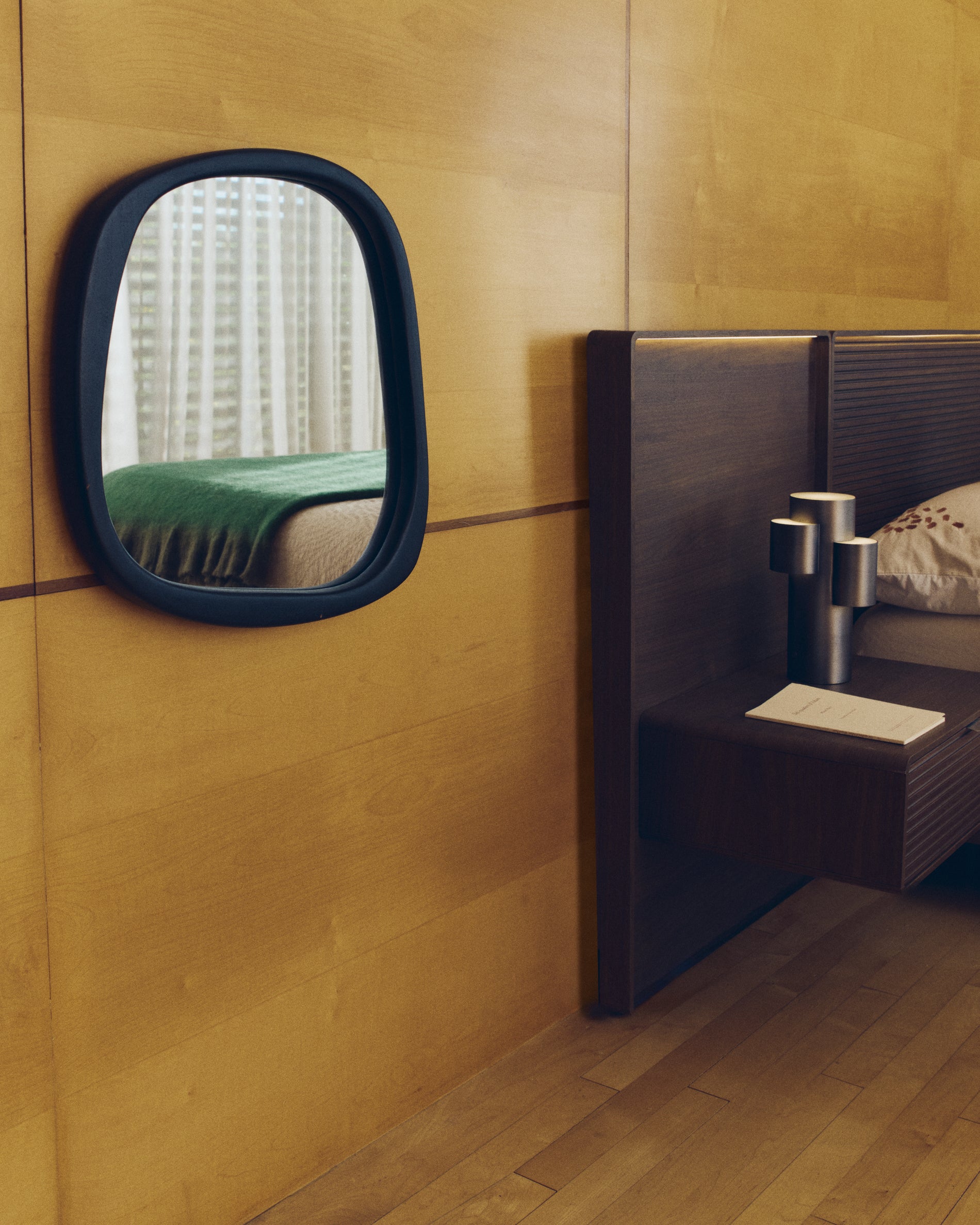 Alura black teak wood mirror 45,5 x 47 cm FSC 100% - Lifestyle