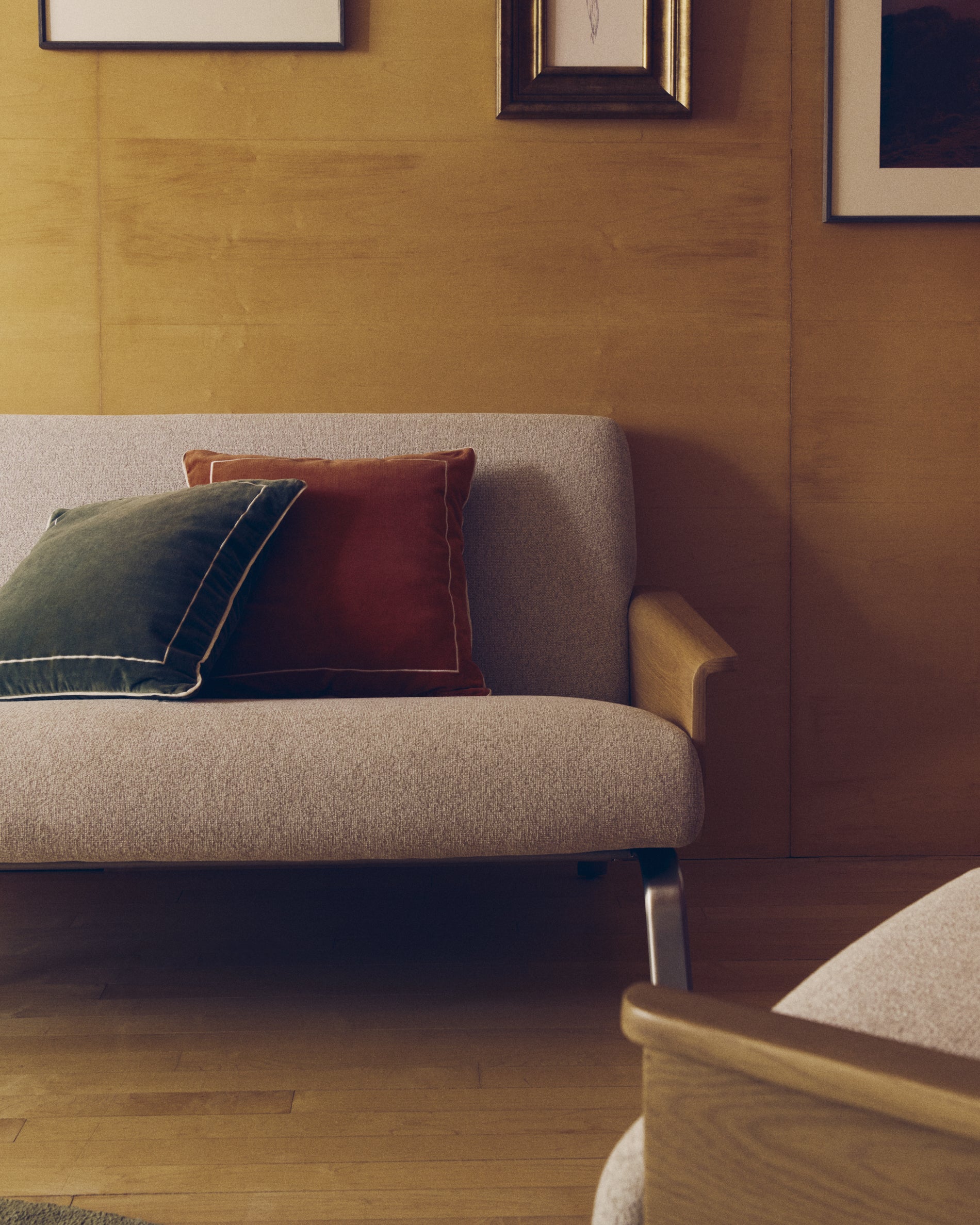 Amsen beige 2-seater sofa in oak plywood with brushed stainless steel legs 150cm - Lifestyle