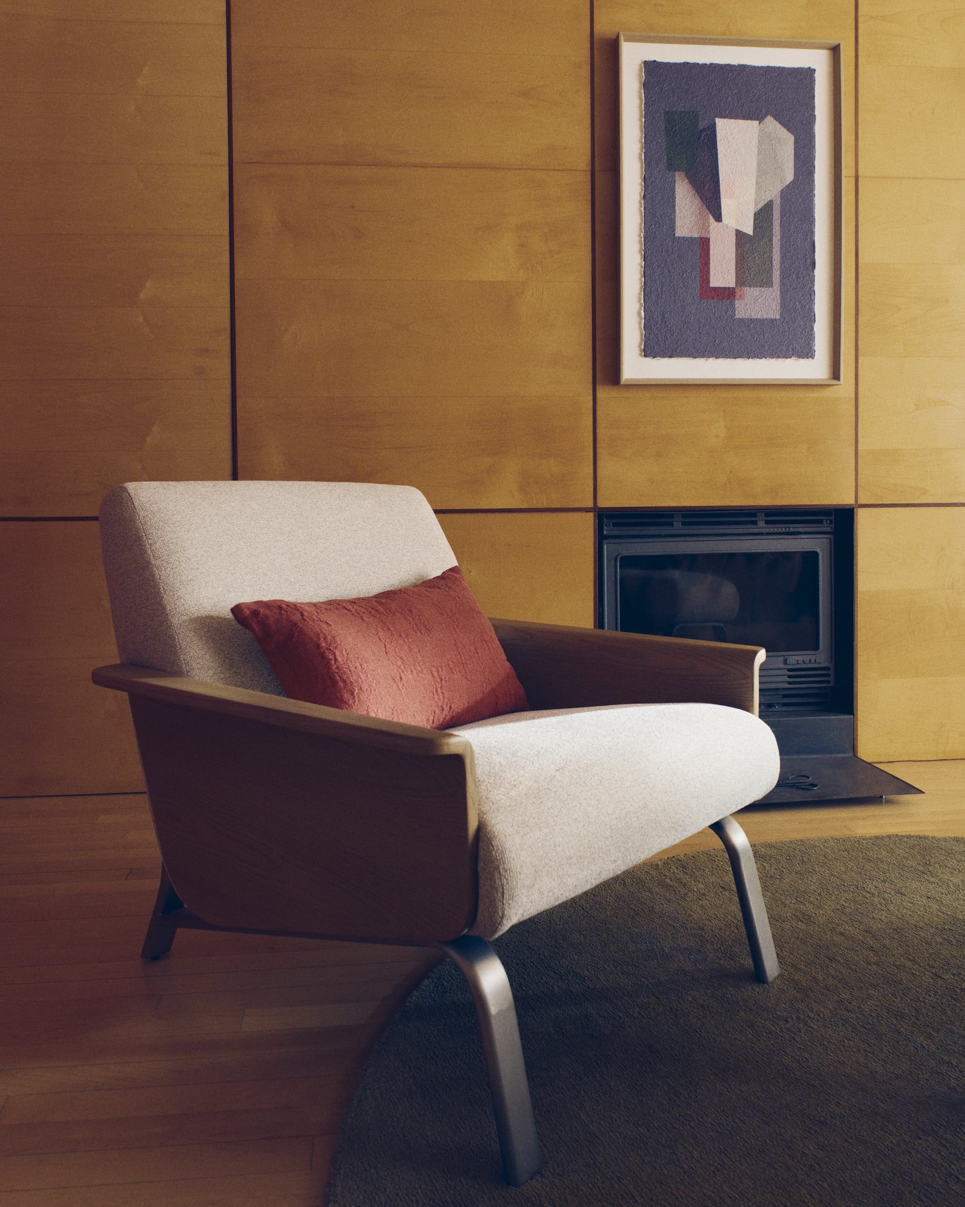 Amsen beige armchair in oak plywood with legs in brushed stainless steel - Lifestyle