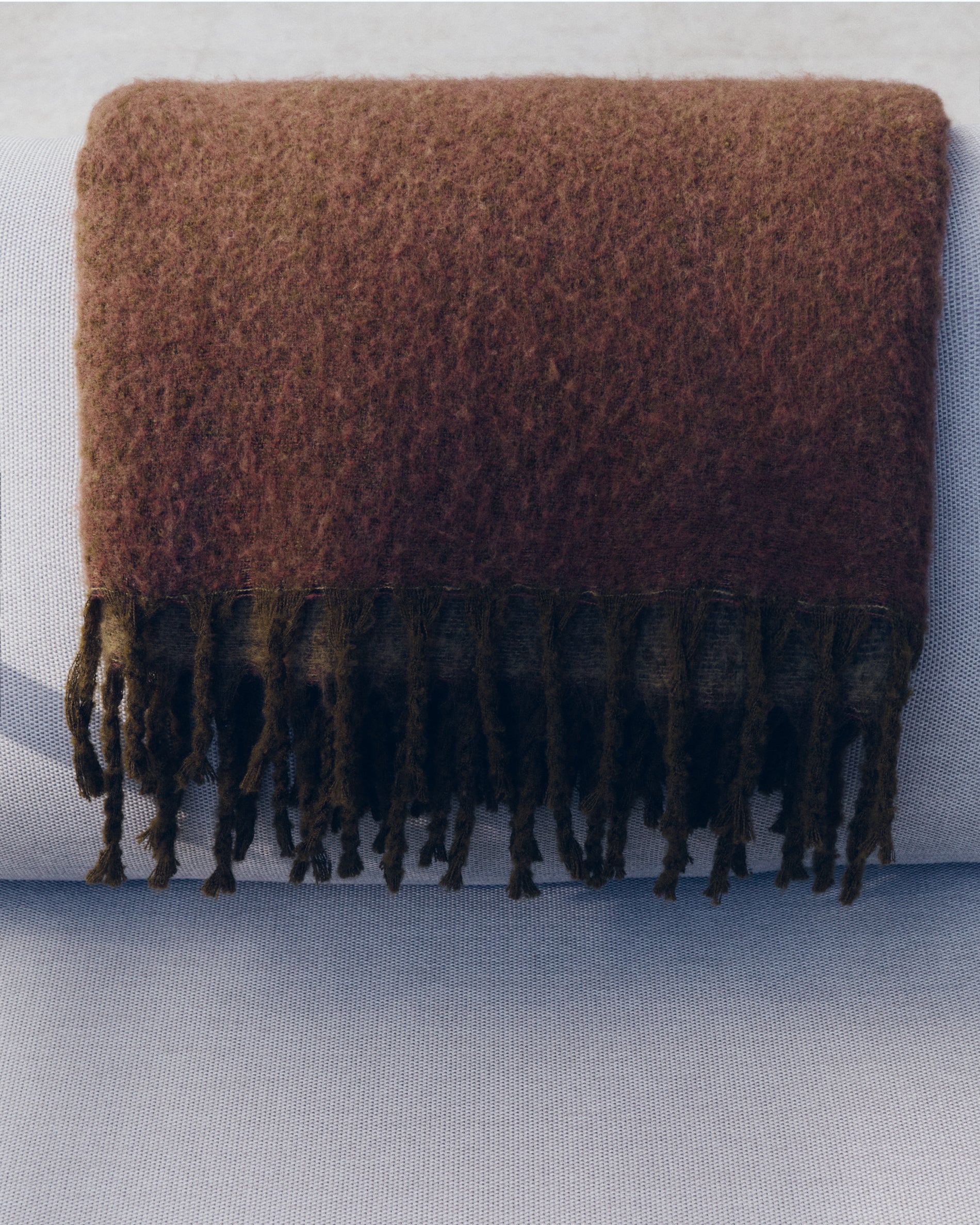 Elvori green blanket with fringing 170 x 130cm - Lifestyle