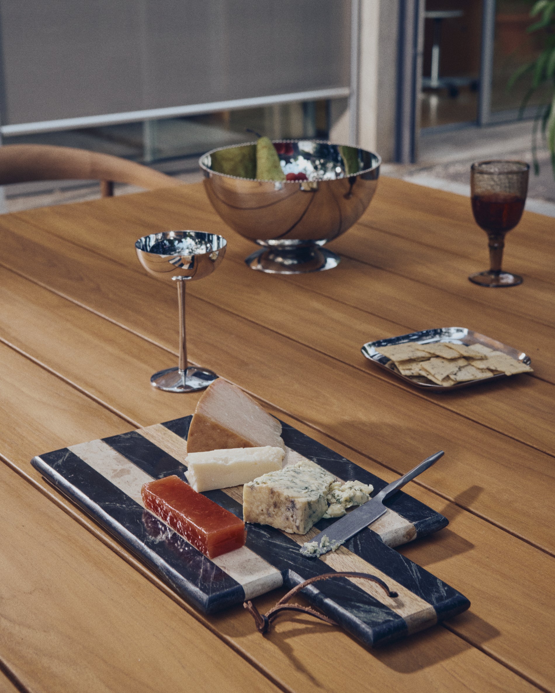Surne serving board in black, brown and beige marble 30 x 23 cm - Lifestyle
