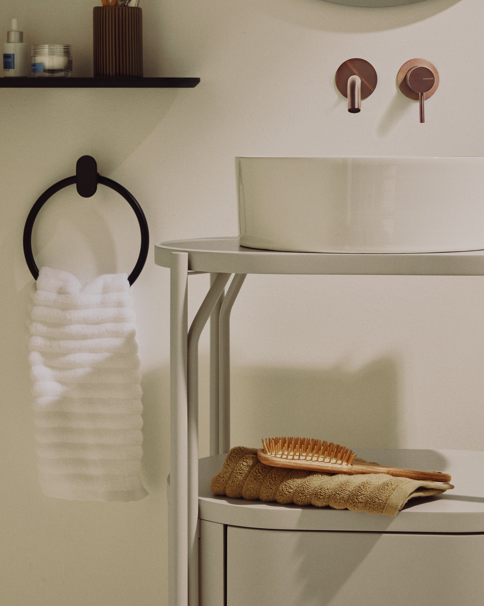 Arely bathroom vanity unit with steel structure and white lacquered MDF 60 x 40cm - Lifestyle