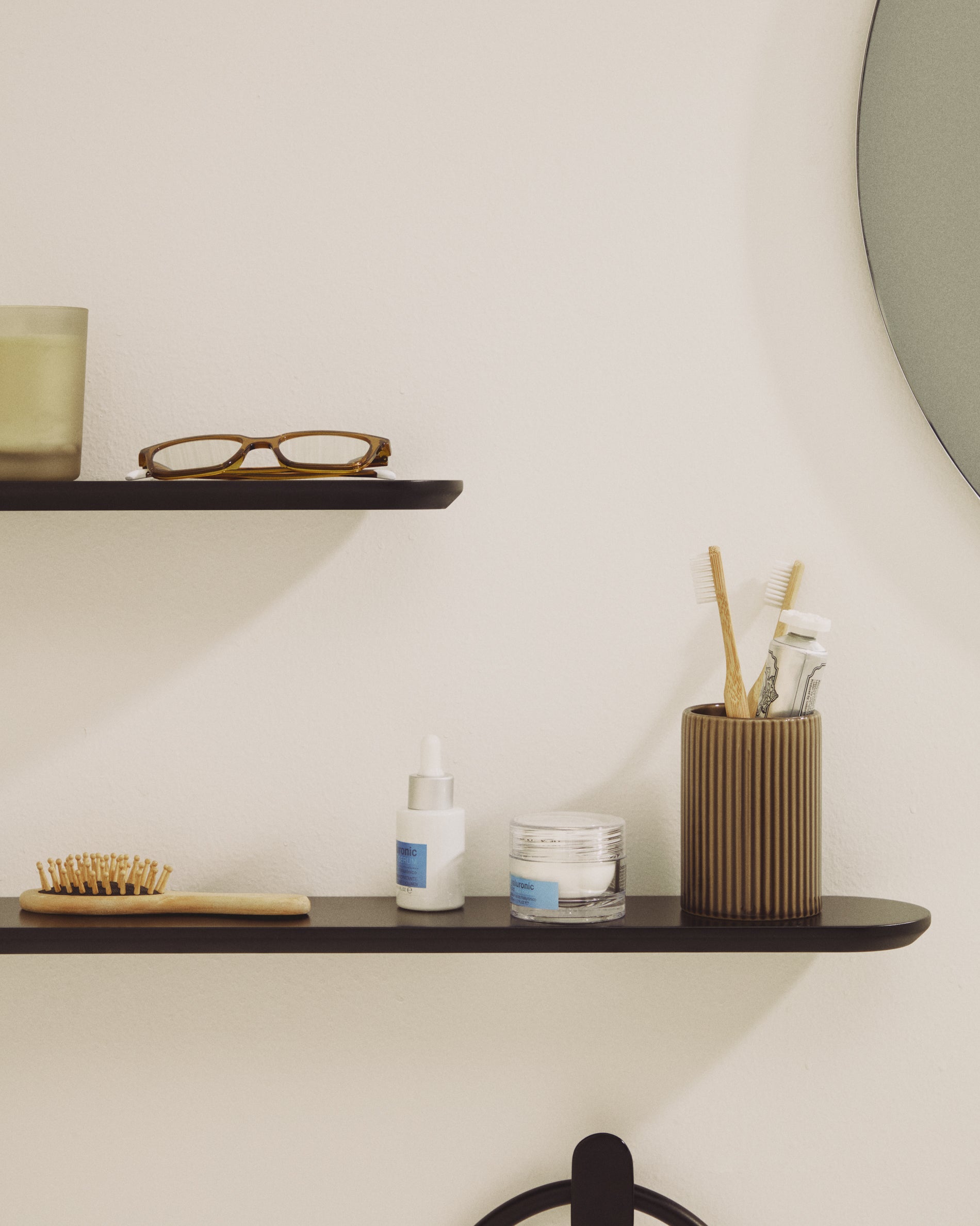 Arely set of 2 MDF shelves with black lacquer finish 35 cm/55 cm - Lifestyle
