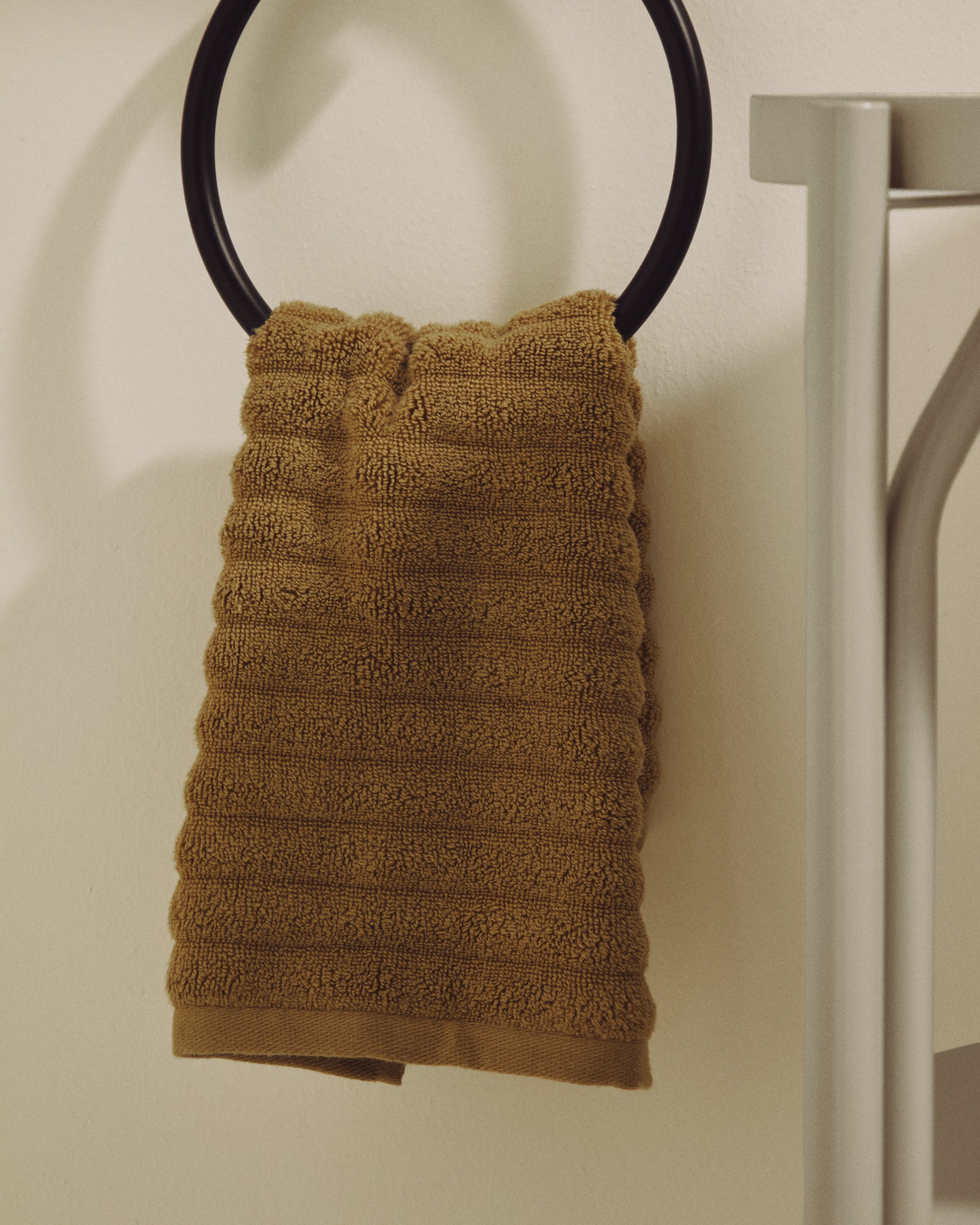 Navira 100% cotton light green face towel 30 x 50cm - Lifestyle