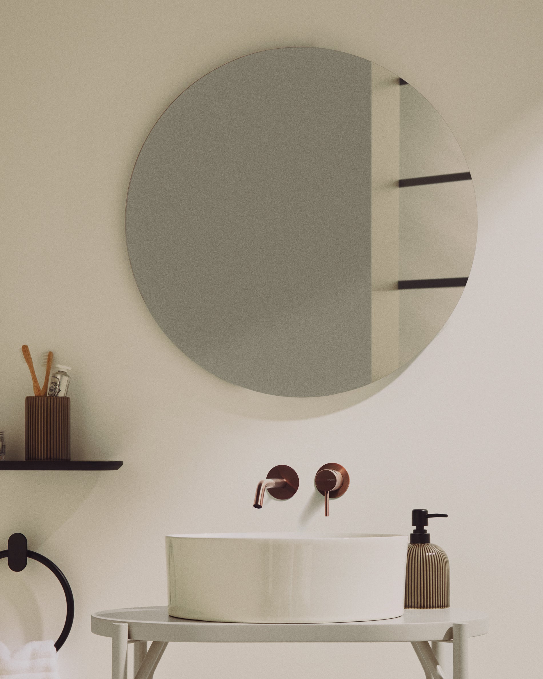 Donia round bathroom mirror Ø 60cm - Lifestyle