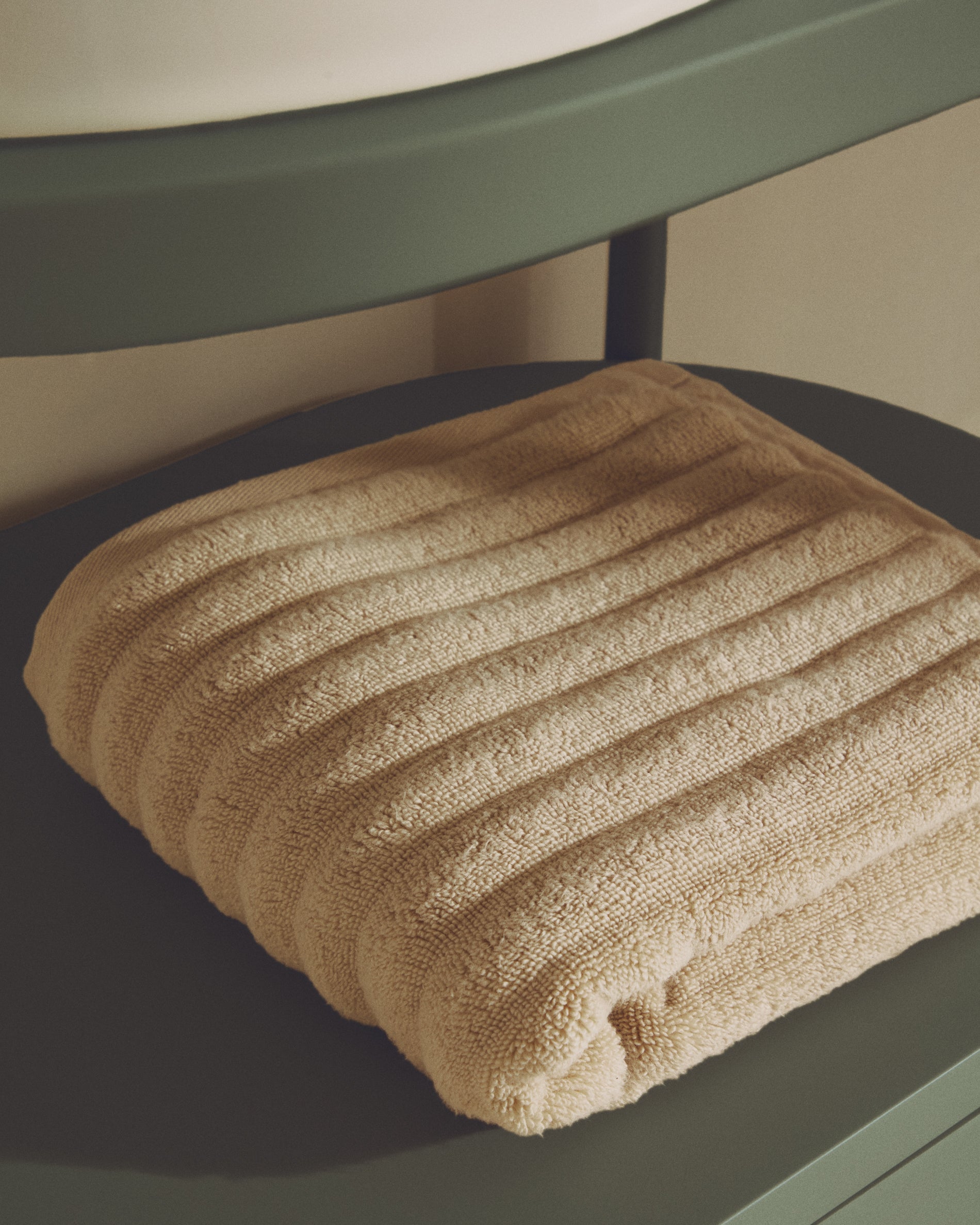 Navira 100% cotton beige bath towel 70 x 140cm - Lifestyle