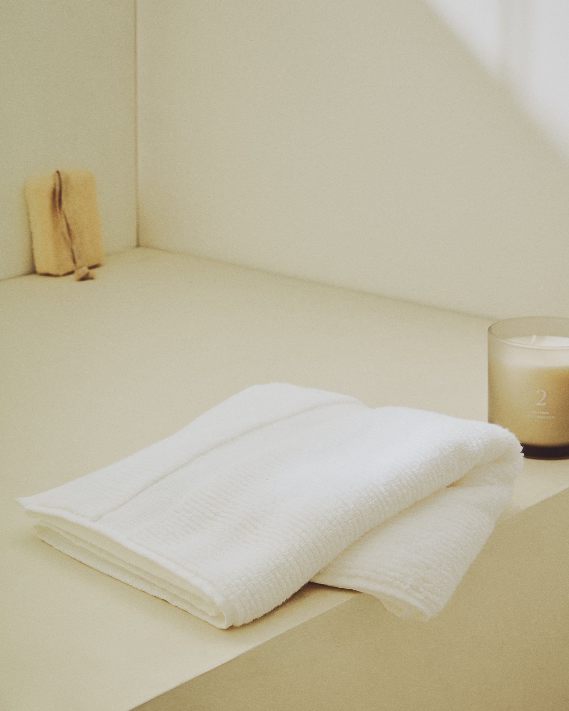 Olvira 100% cotton white jacquard hand towel 30 x 50cm - Lifestyle