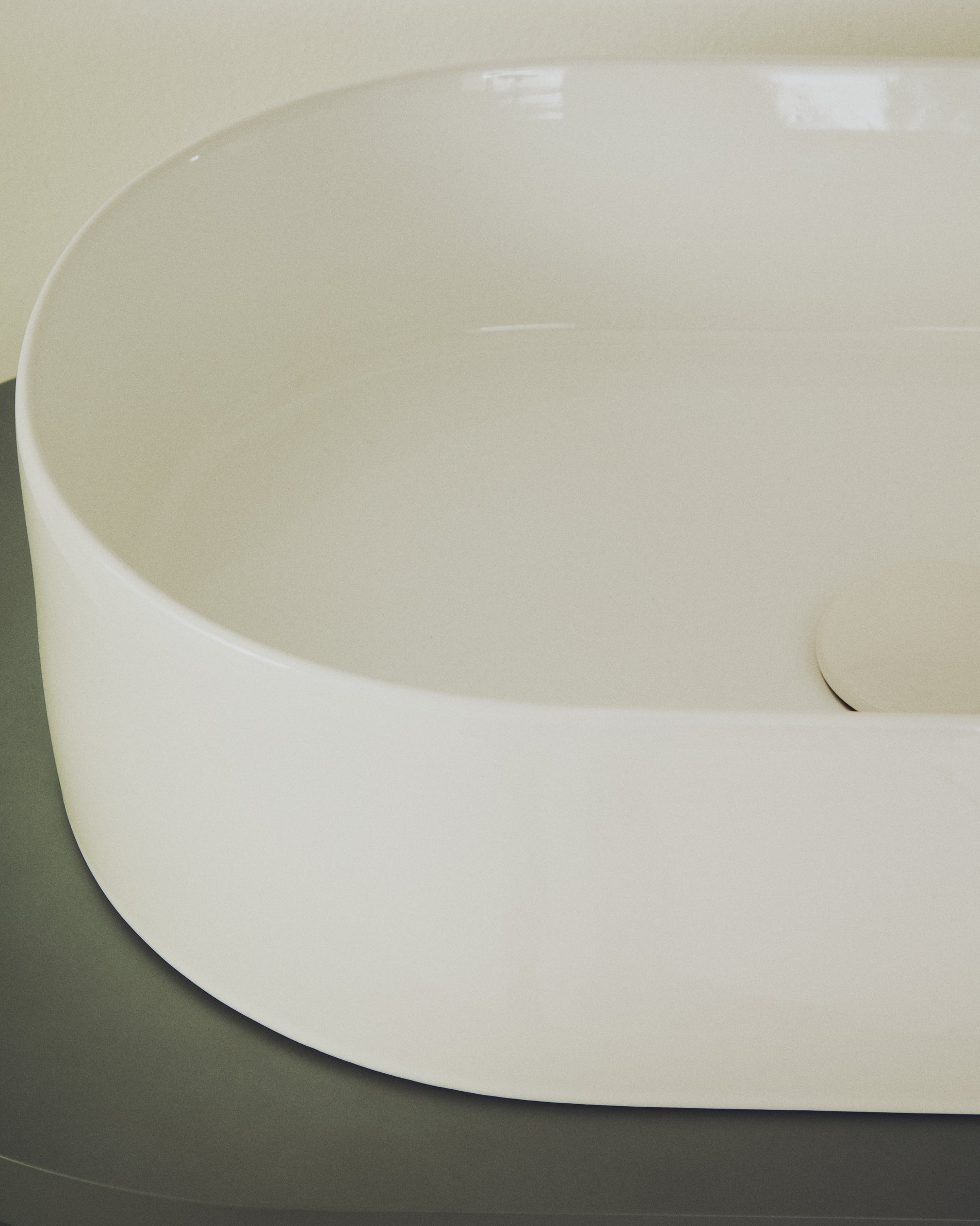 Ovara countertop basin in white glazed ceramic 50 x 31 cm - Lifestyle