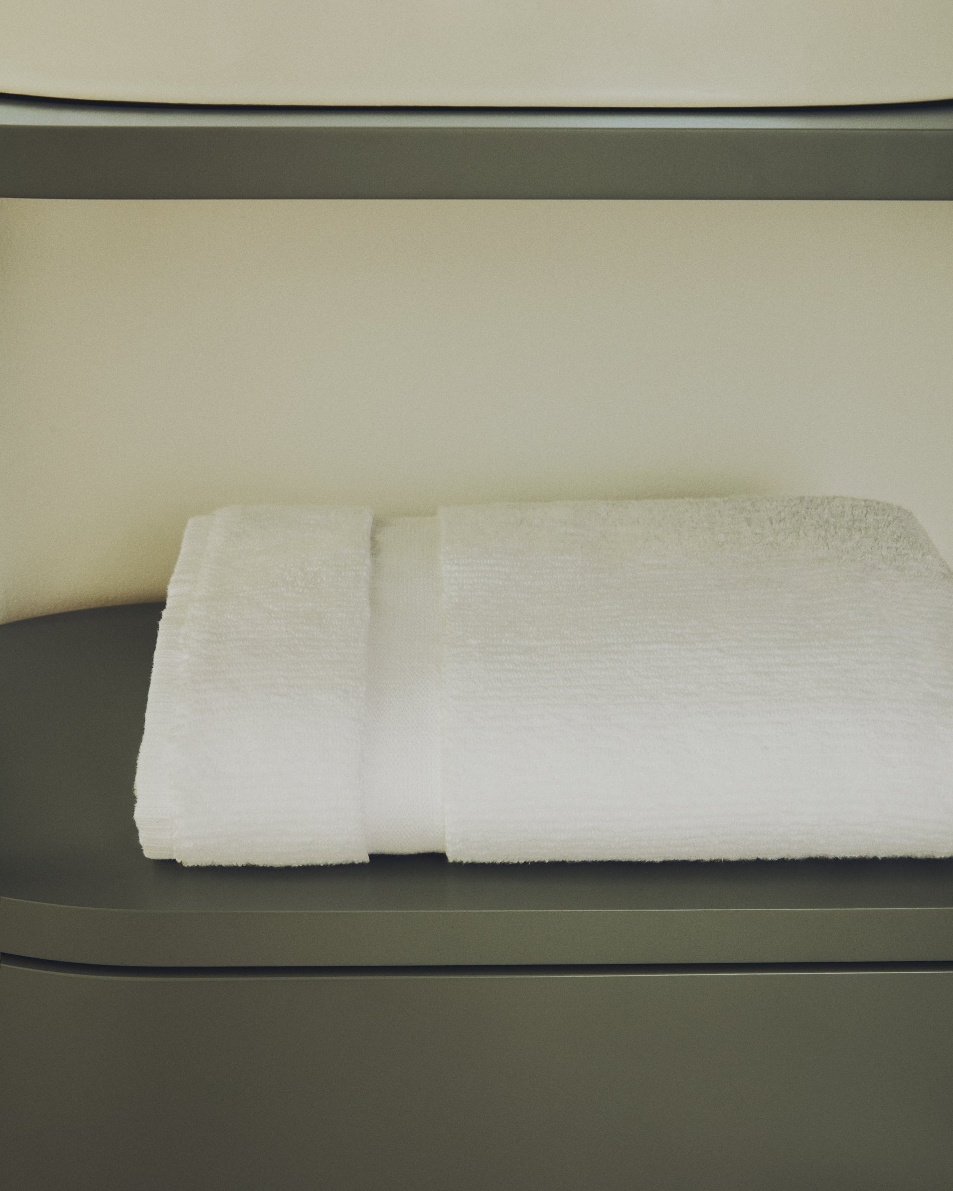 Olvira 100% cotton white jacquard hand towel 50 x 90cm - Lifestyle