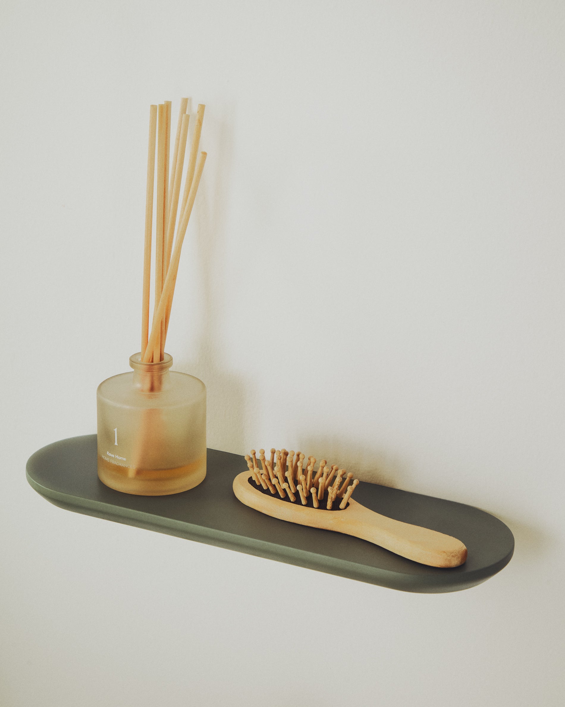 Arely set of 2 shelves in MDF with green lacquer finish 35 cm/55 cm - Lifestyle