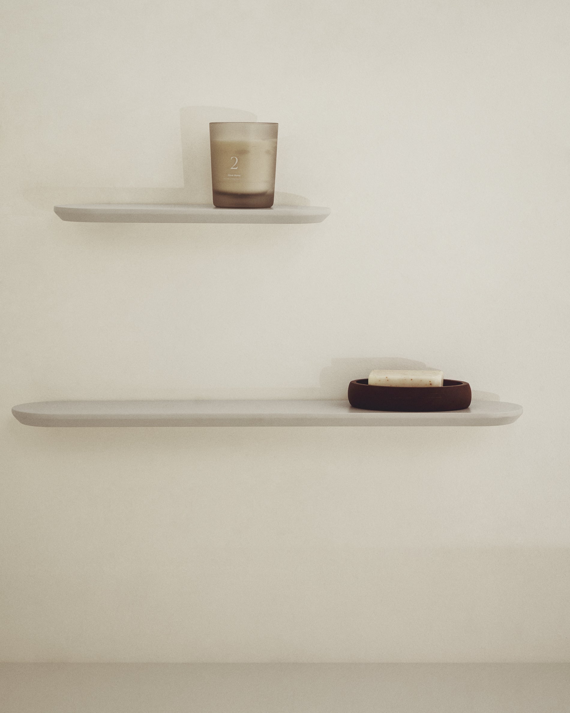 Arely set of 2 MDF shelves with beige lacquer finish 35 cm/55 cm - Lifestyle