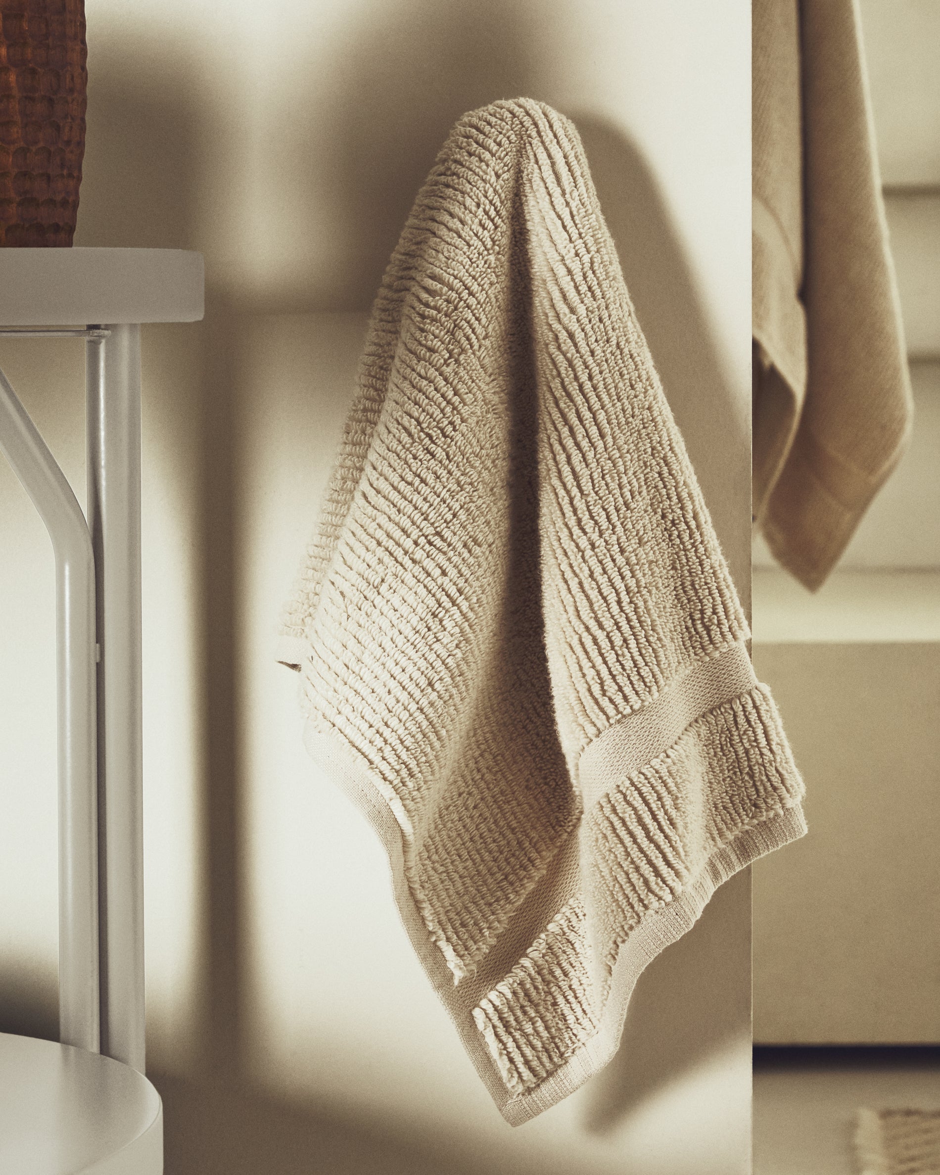 Olvira 100% cotton beige jacquard hand towel 50 x 90cm - Lifestyle