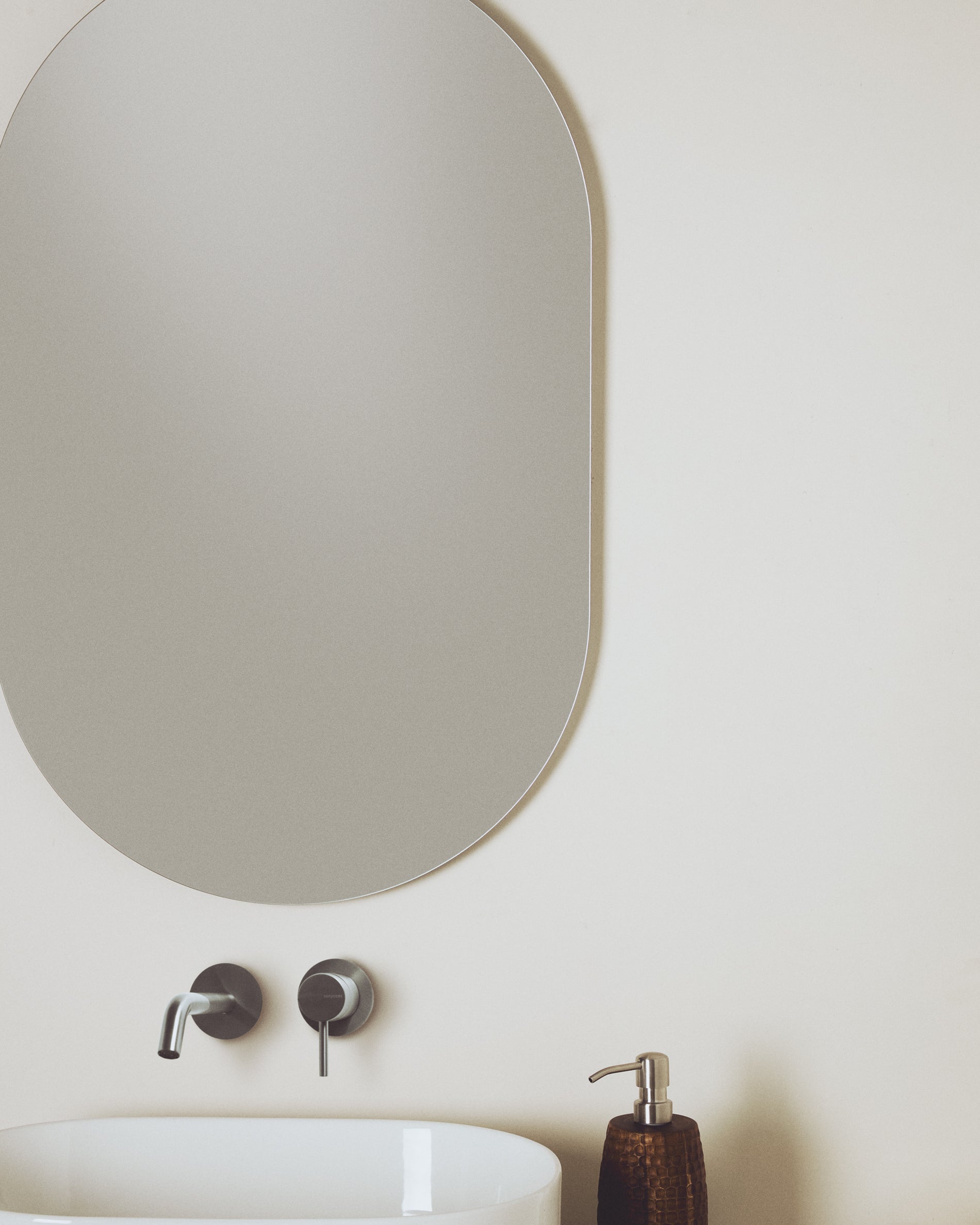 Donia oval bathroom mirror 80 x 50cm - Lifestyle