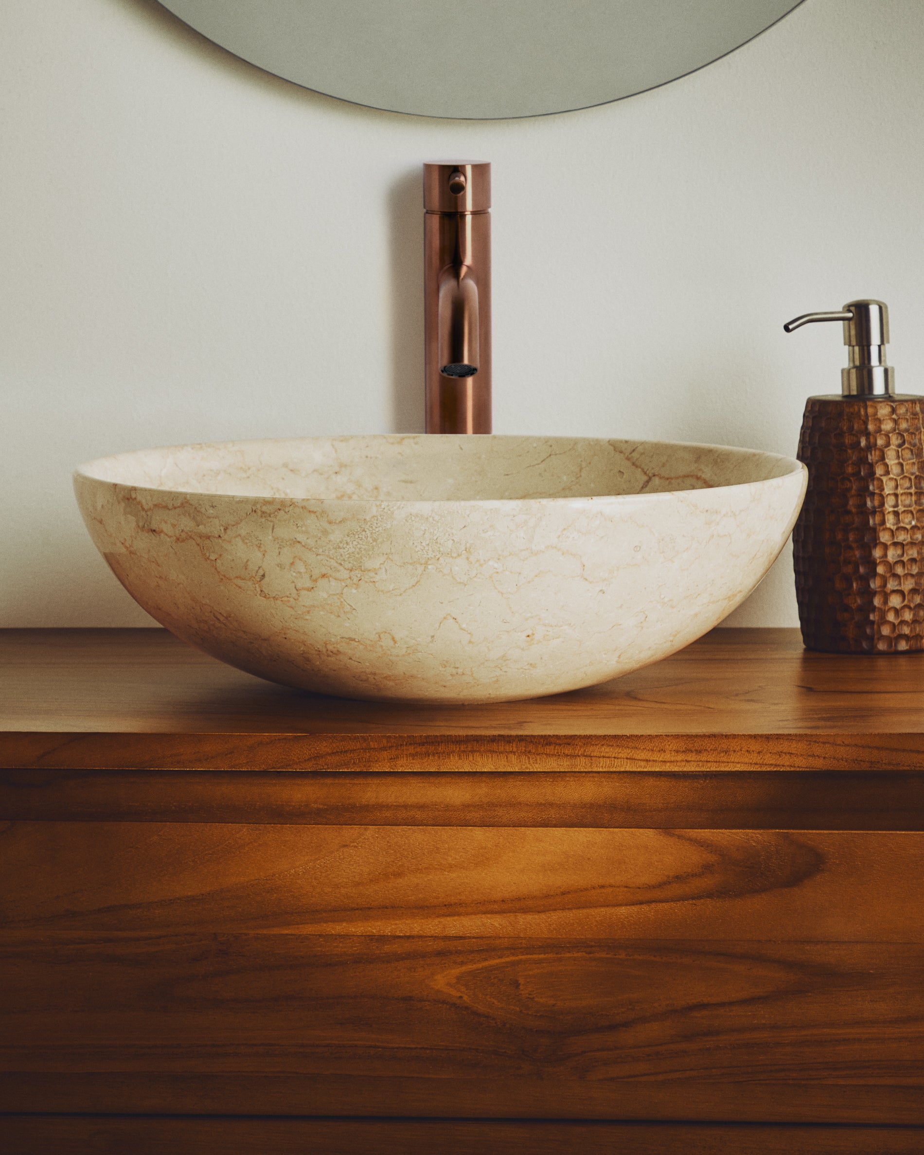 Darnen beige marble countertop washbasin Ø 40cm - Lifestyle