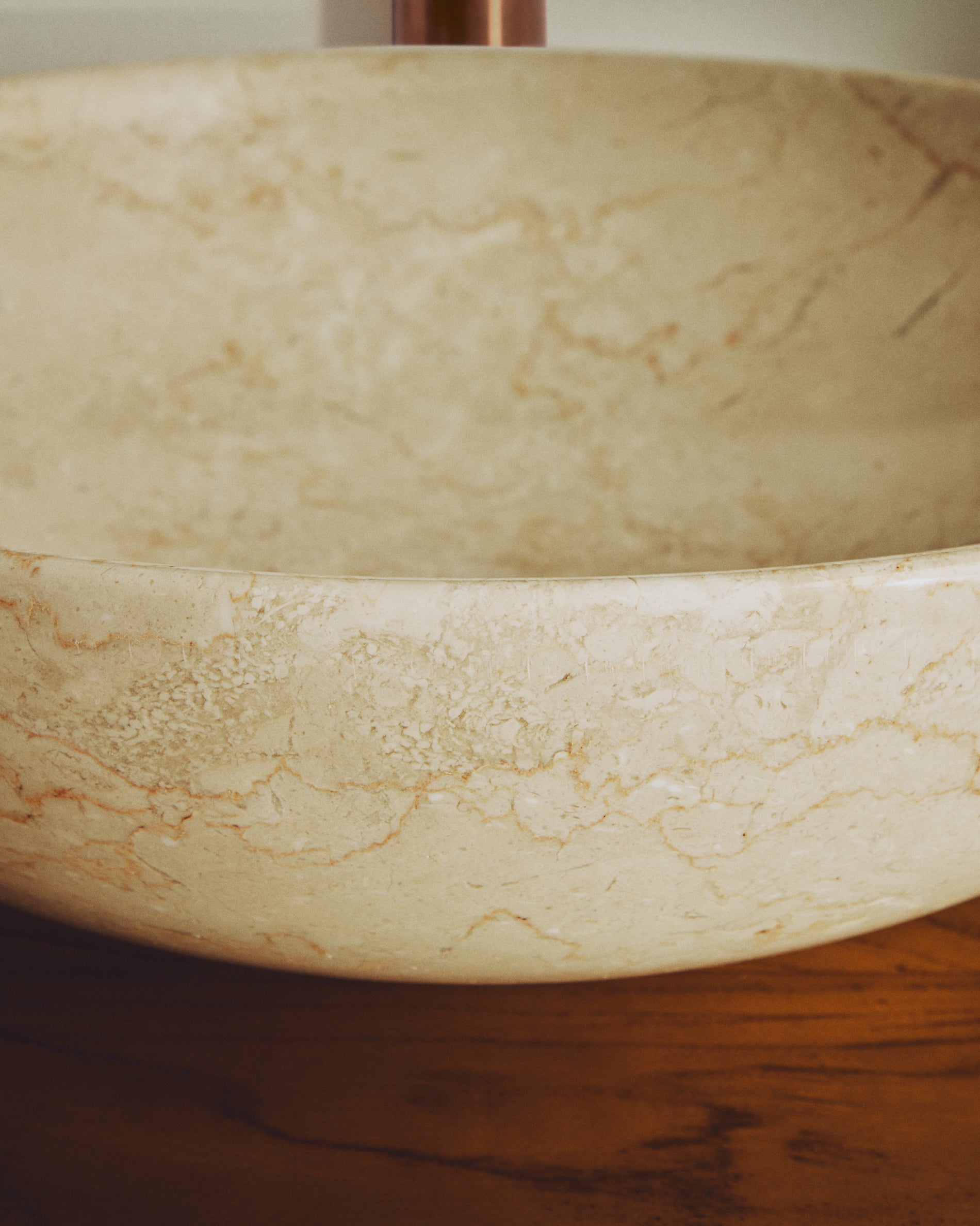 Darnen beige marble countertop washbasin Ø 40cm - Lifestyle