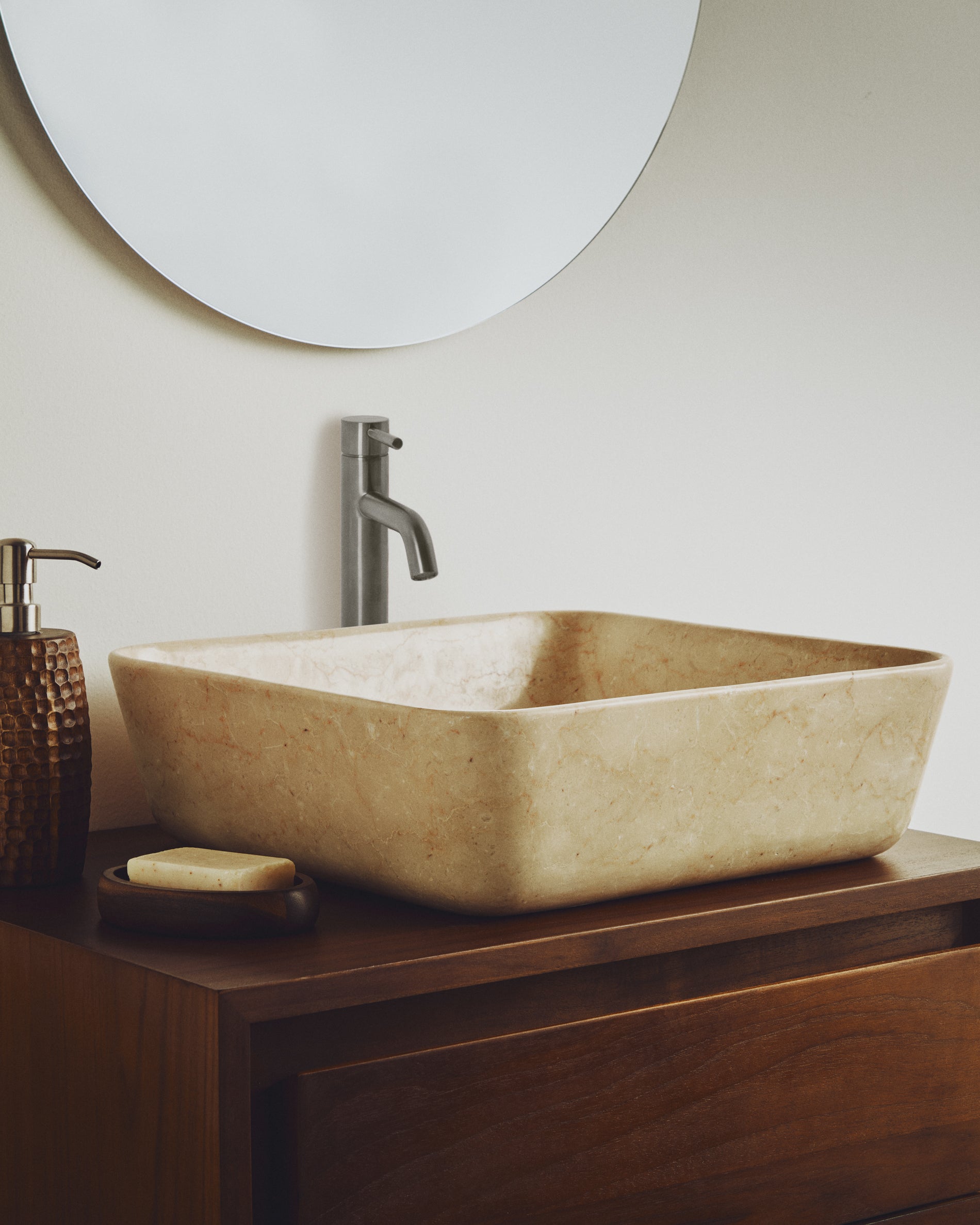 Darnen beige marble countertop washbasin 40 x 40cm - Lifestyle