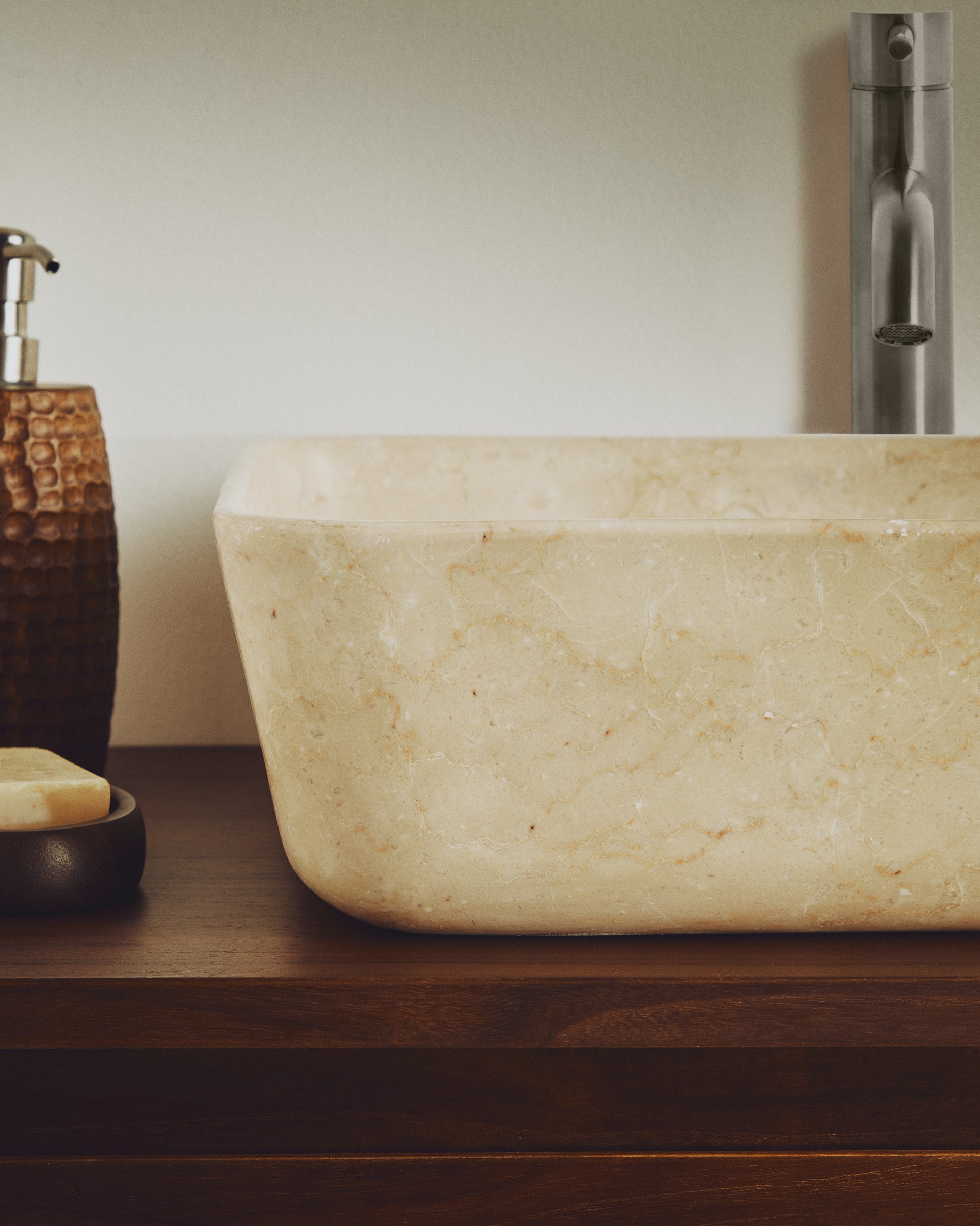 Darnen beige marble countertop washbasin 40 x 40cm - Lifestyle
