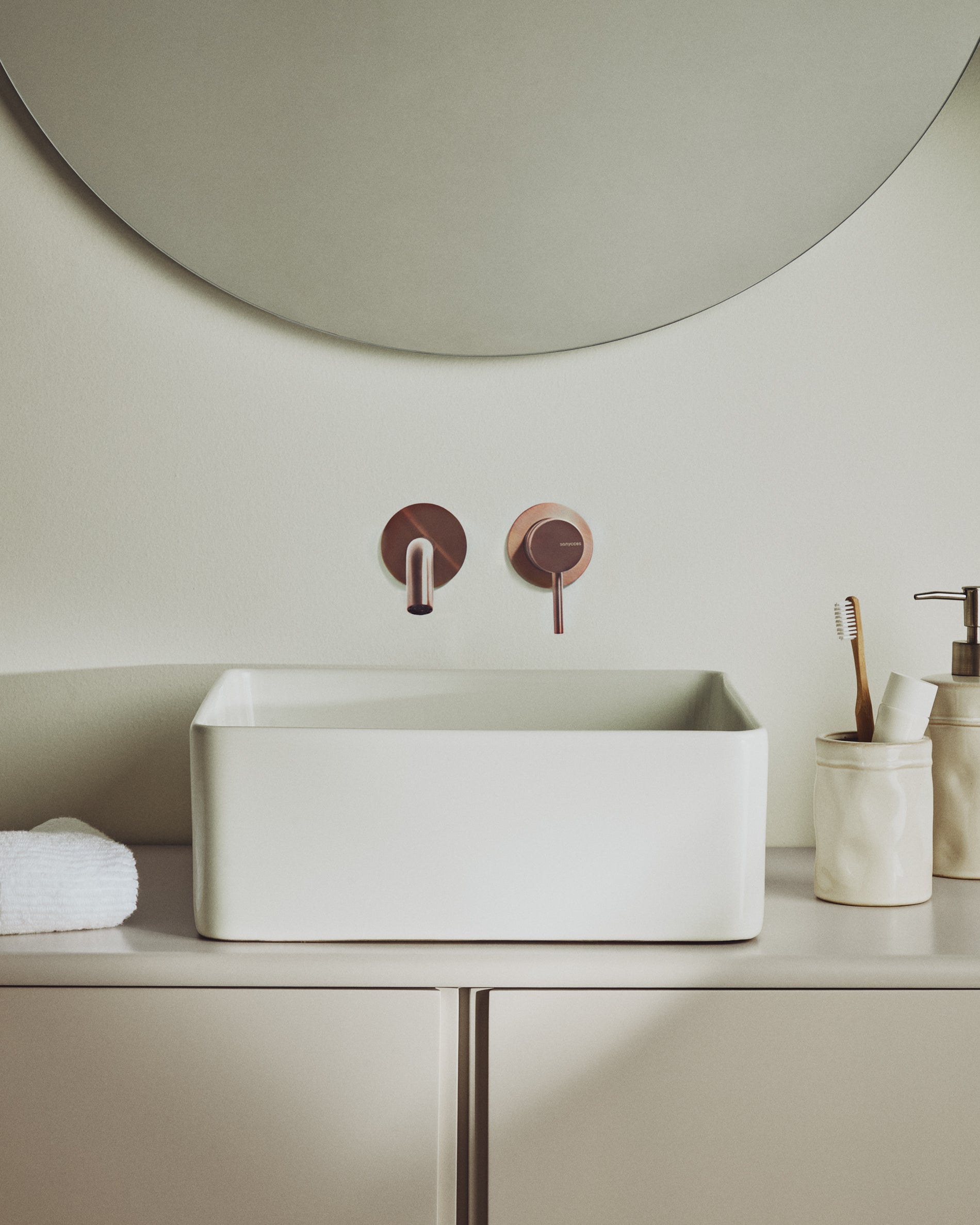 Ovara countertop basin in white glazed ceramic 36.5 x 36.5 cm - Lifestyle