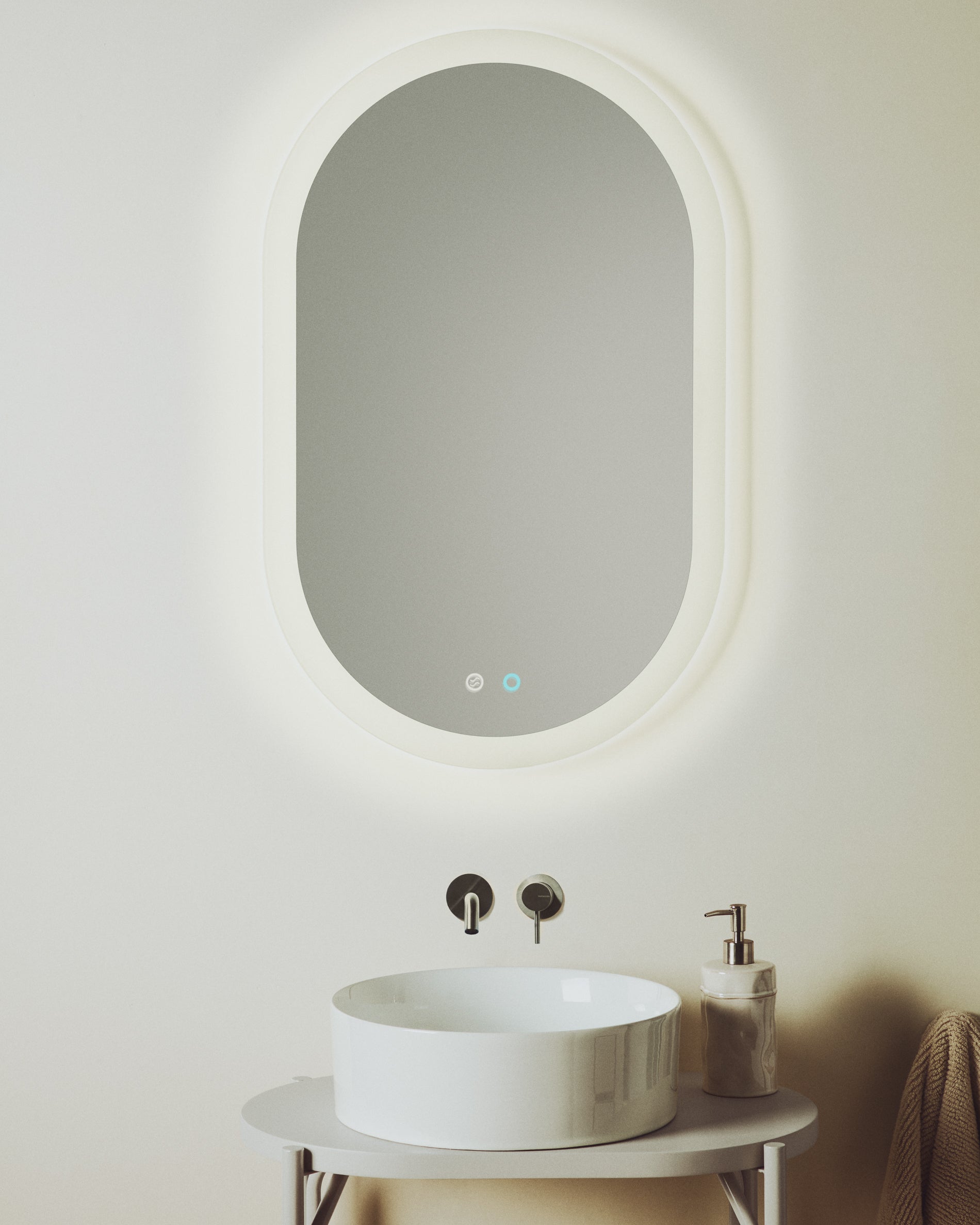 Mervi oval bathroom mirror with LED light and anti-fog 80 x 50cm - Lifestyle
