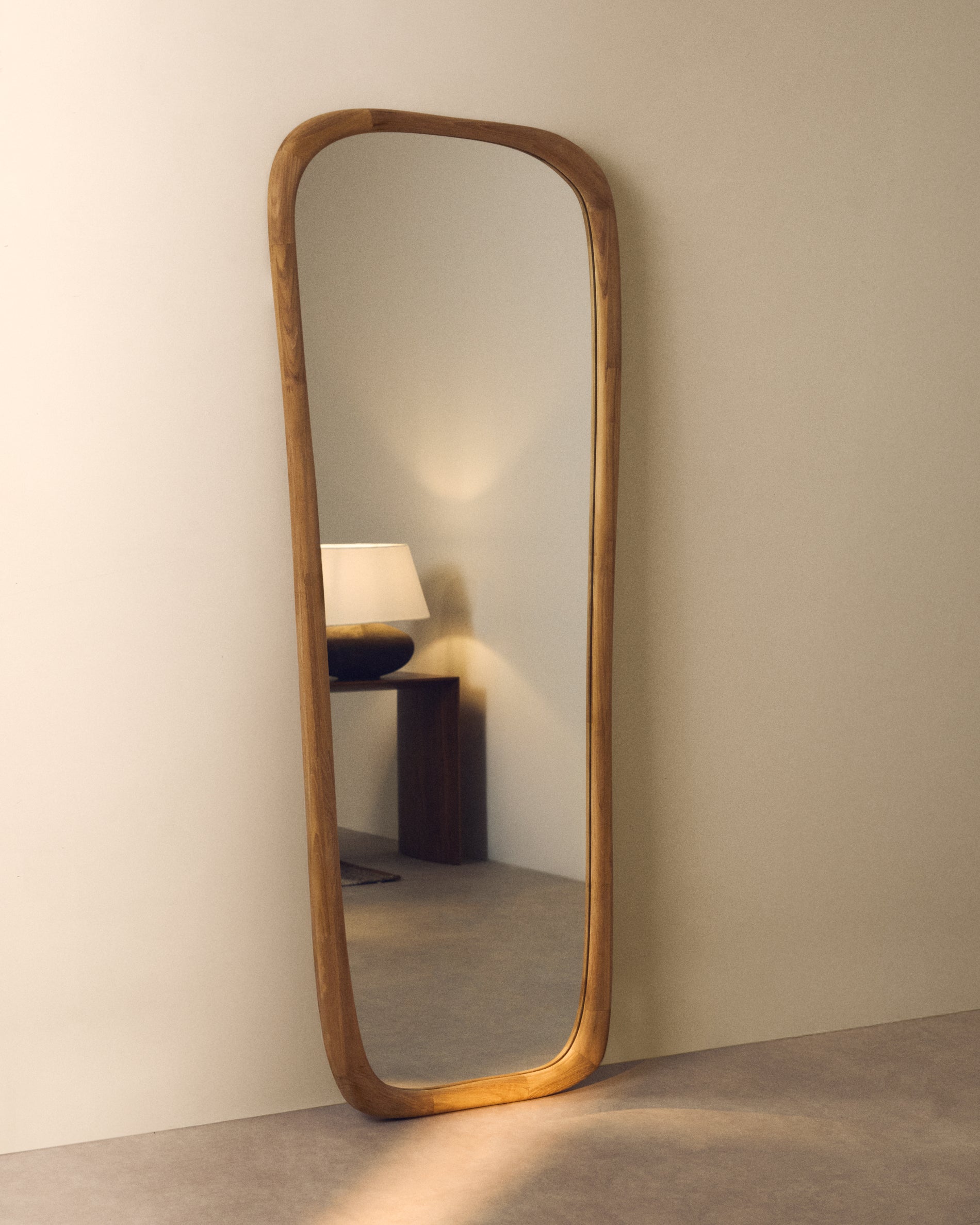 Alura teak wood mirror 158 x 61cm FSC 100% - Lifestyle