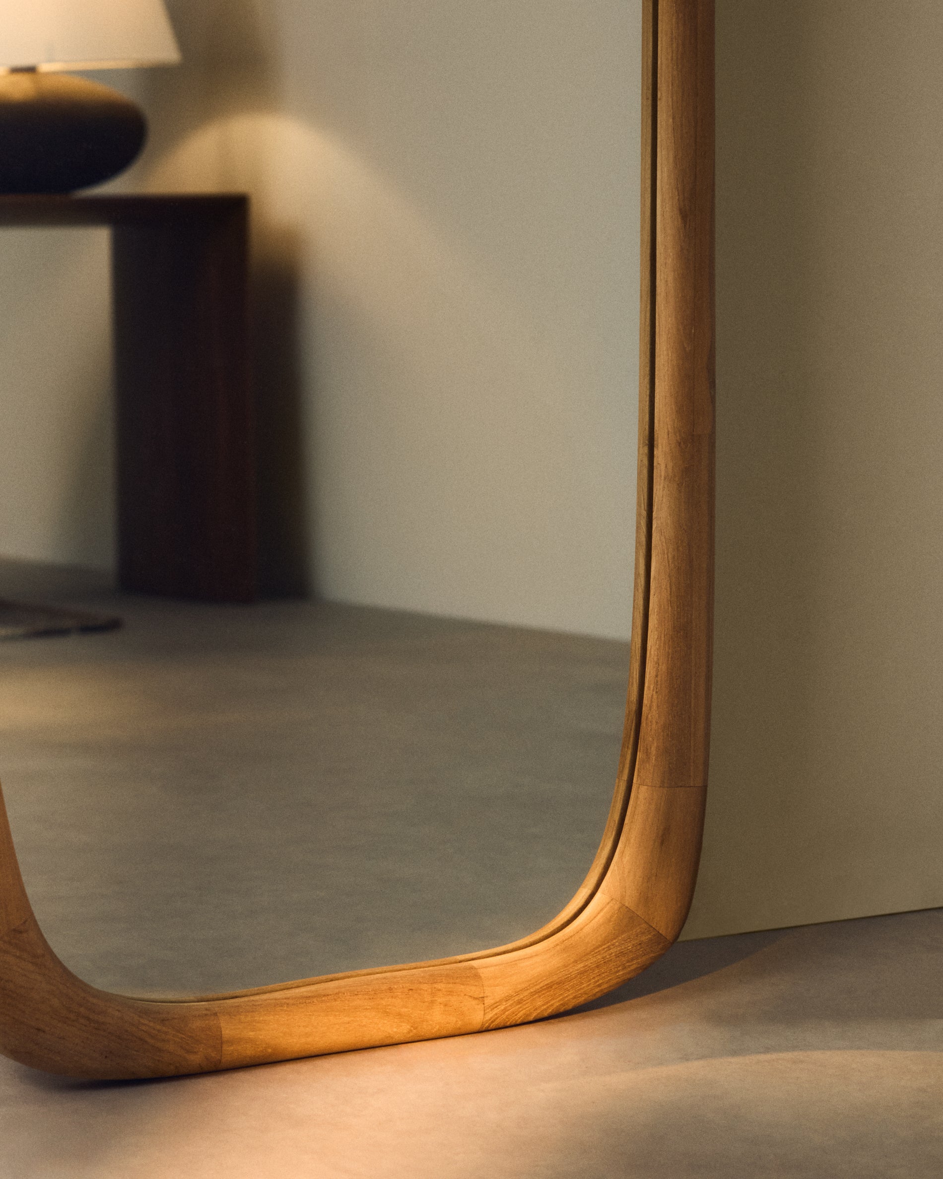 Alura teak wood mirror 158 x 61cm FSC 100% - Lifestyle