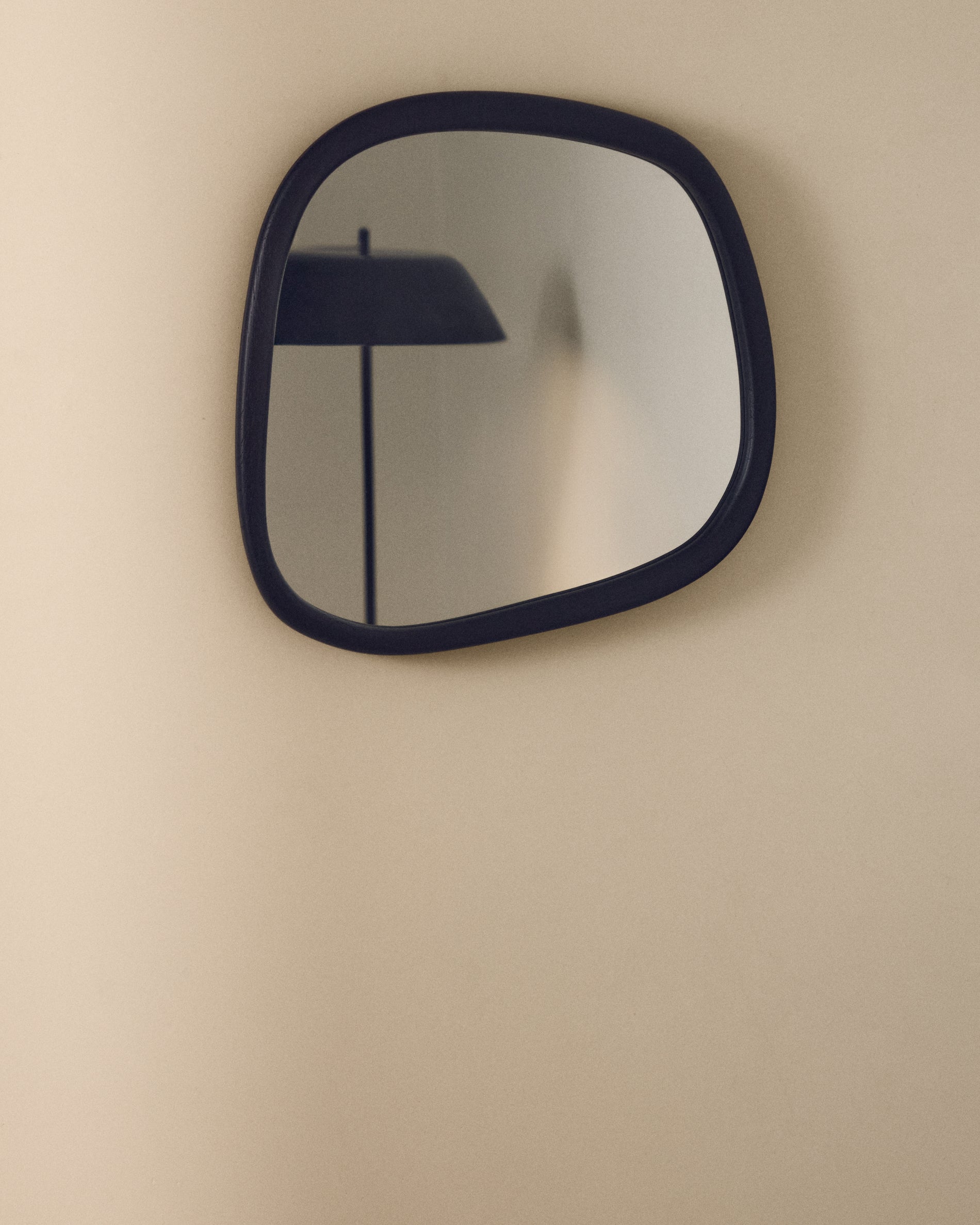 Alura black teak wood mirror 45,5 x 47 cm FSC 100% - Lifestyle