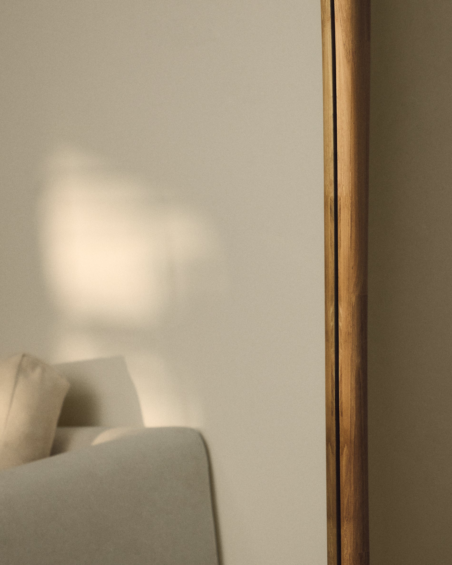 Alura teak wood mirror 94.6 x 192.1cm FSC 100% - Lifestyle