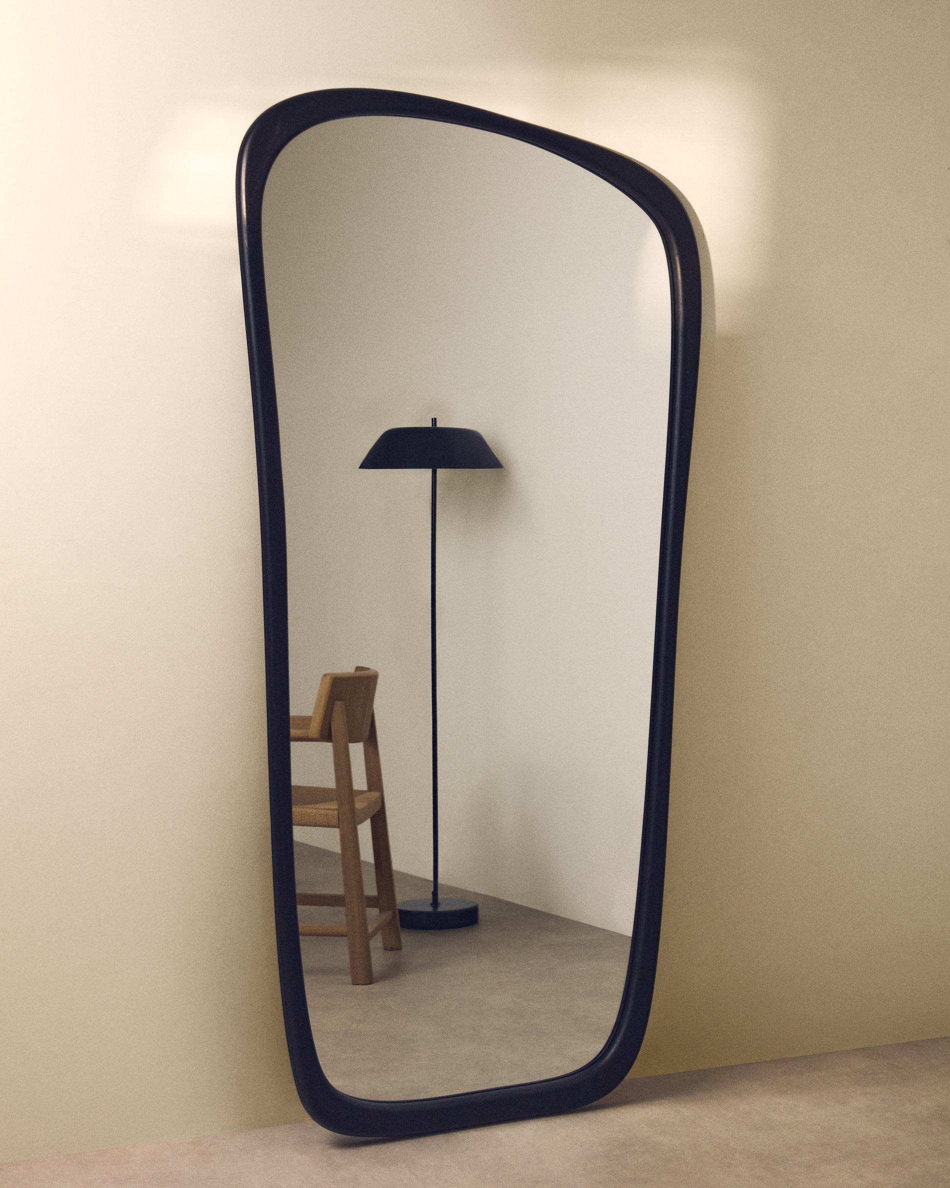 Alura black teak wood mirror 94.5 x 192cm FSC 100% - Lifestyle