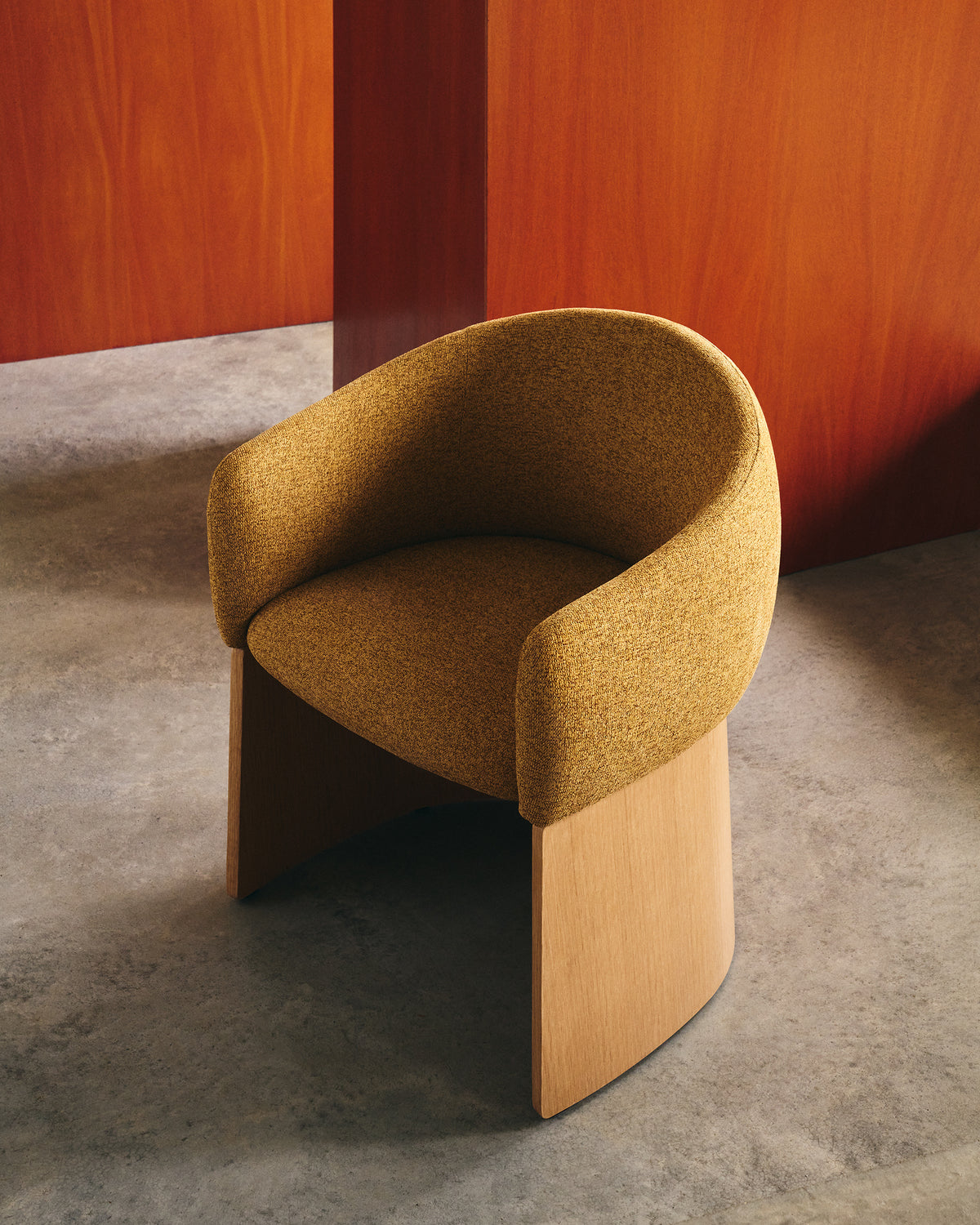 Bosca chair in ochre chenille and oak veneer FSC 100% - Lifestyle