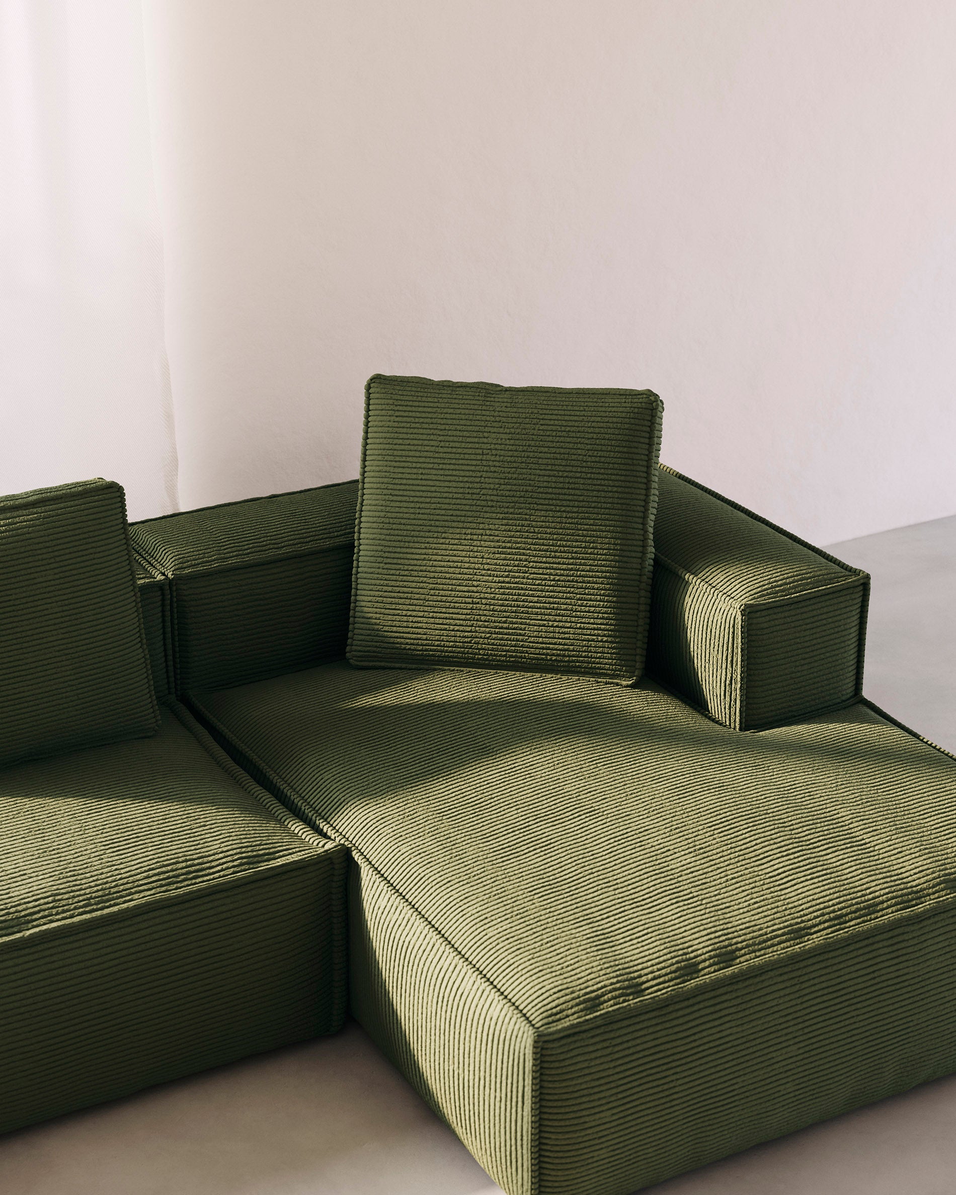 Blok cushion in green thick corduroy 60 x 60cm - Lifestyle