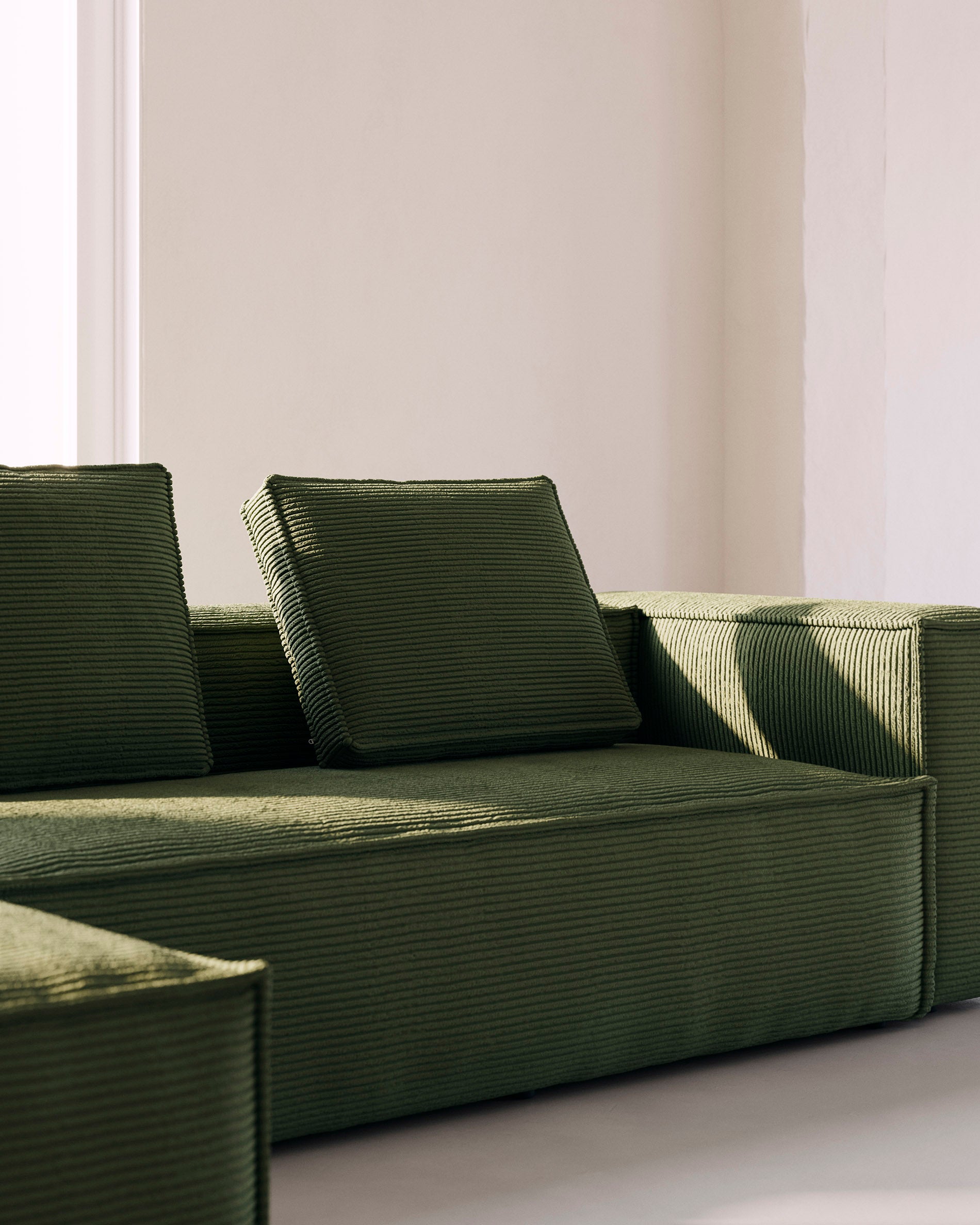 Blok cushion in green thick corduroy 50 x 60cm - Lifestyle