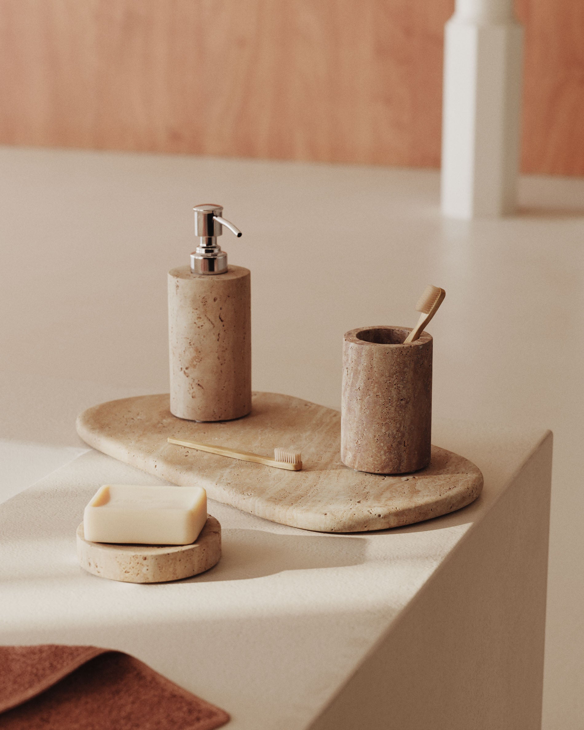Macre beige travertine toothbrush holder - Lifestyle