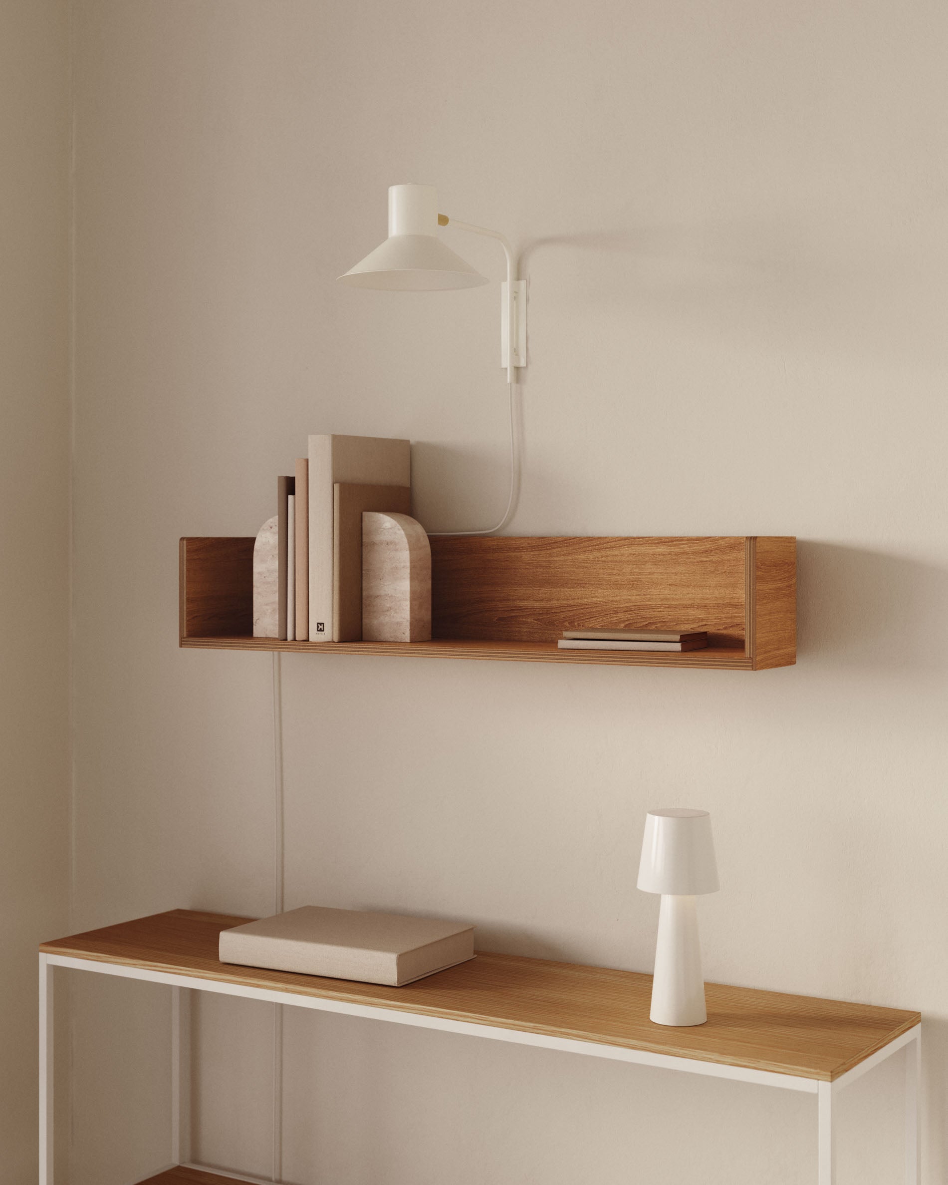 Octavia shelf made of ash plywood FSC Mix Credit 90 x 20 cm - Lifestyle