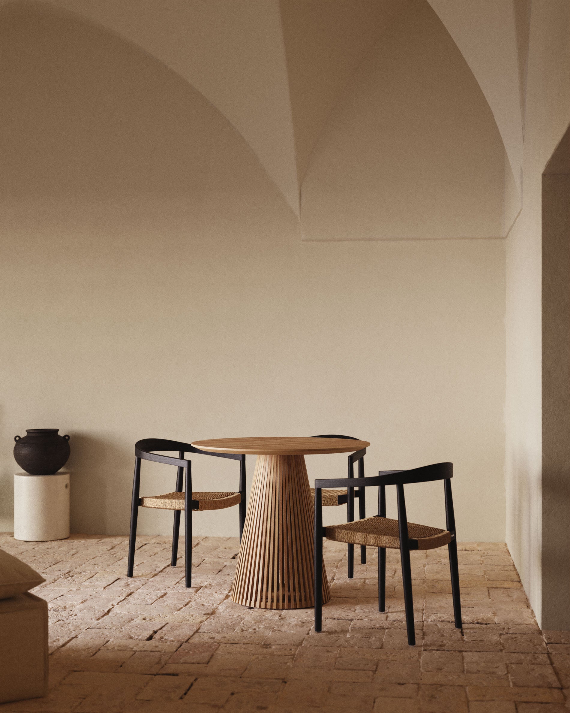 Jeanette round solid teak wood table, Ø 90 cm - Lifestyle