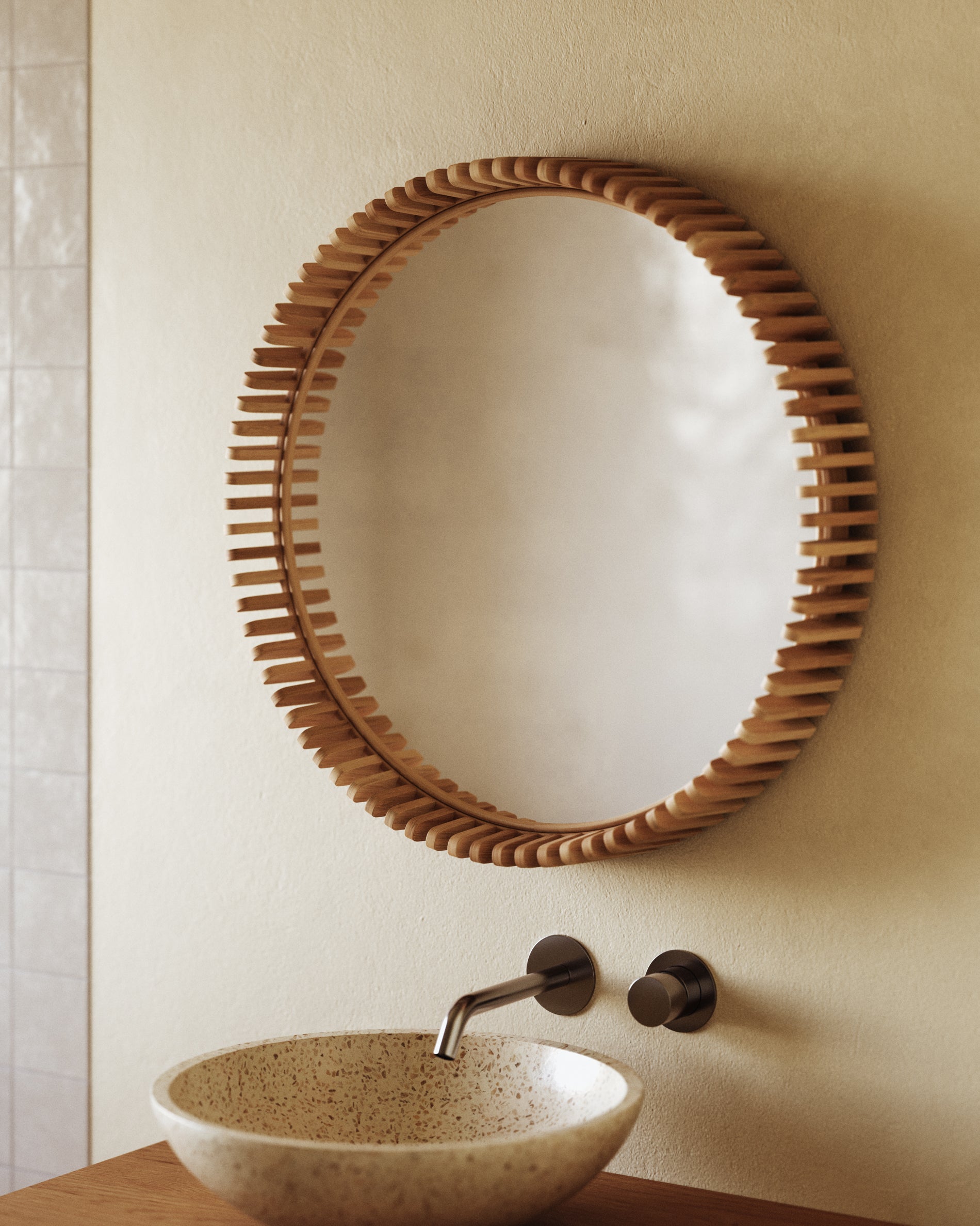 Polke Teak Wood Mirror Ø 60 cm - Lifestyle
