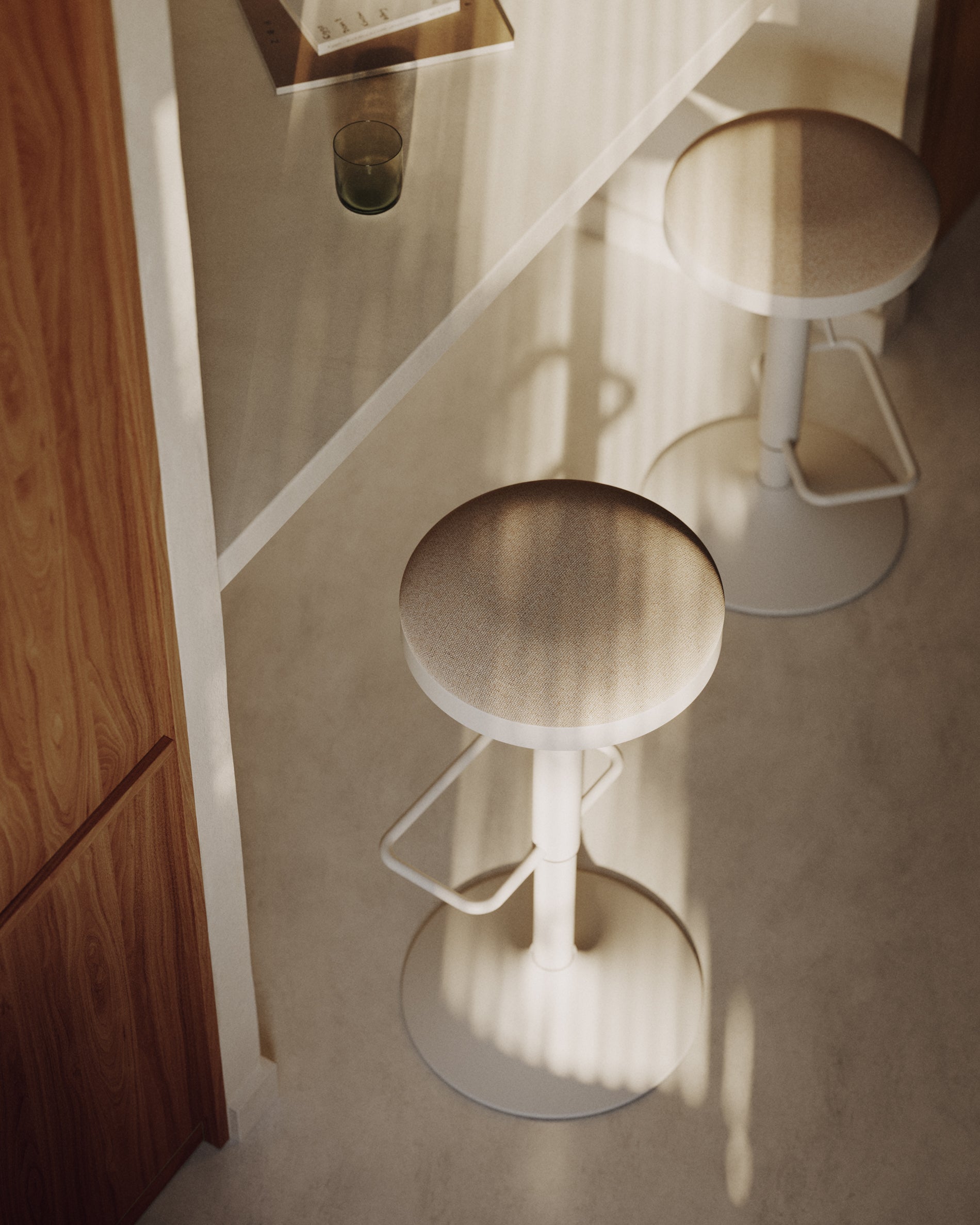 Zaib stool in beige chenille and matt white steel height 63-84 cm FSC 100% - Lifestyle