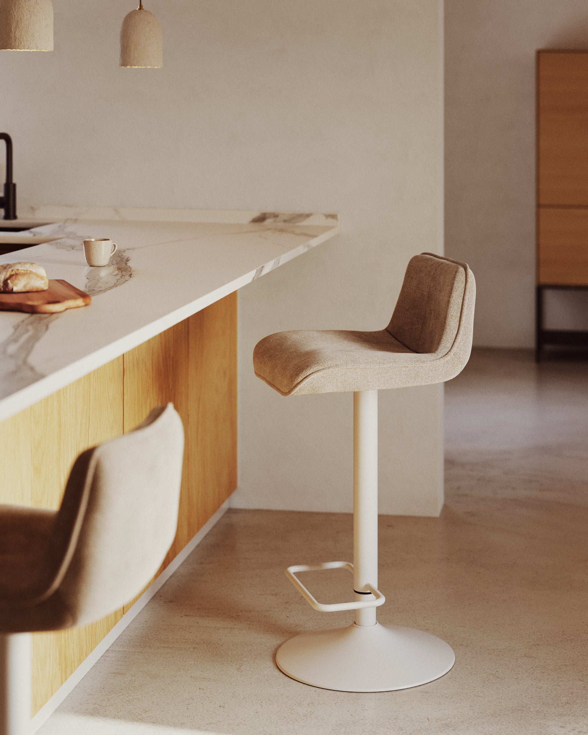 Zenda stool in beige chenille and matt white steel 81-102 cm FSC 100% - Lifestyle