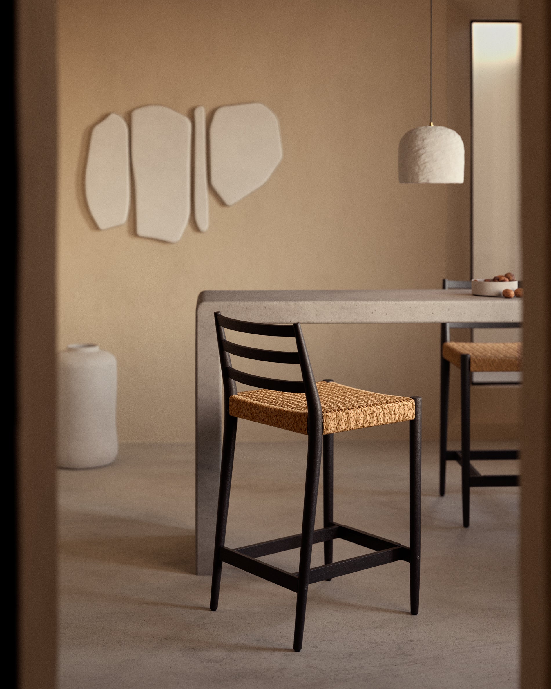 Analy stool with a backrest in solid oak wood in a black finish and rope cord seat, 70 cm, FSC 100% - Lifestyle