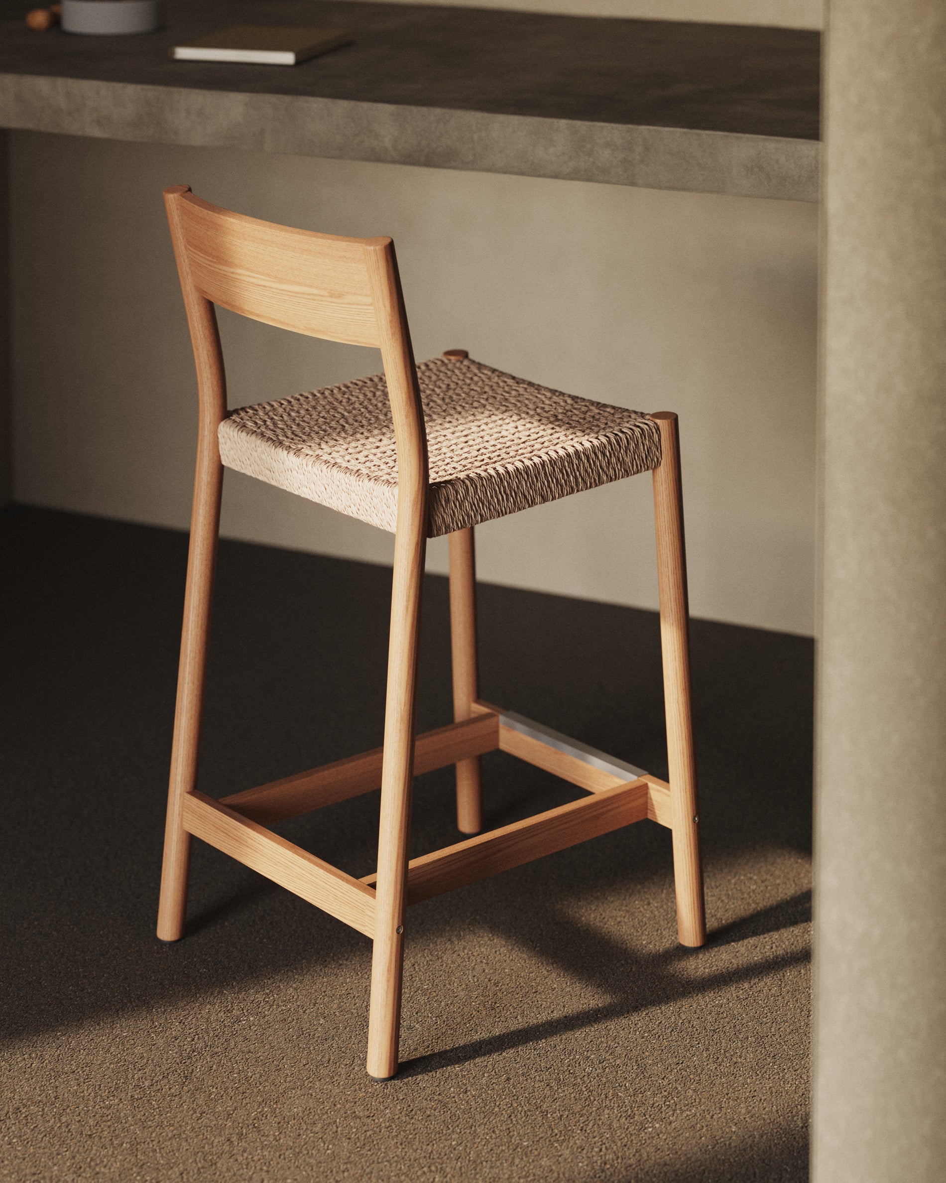 Yalia stool with a backrest in solid oak wood in a natural finish,and rope cord seat, 65 cm FSC 100% - Lifestyle